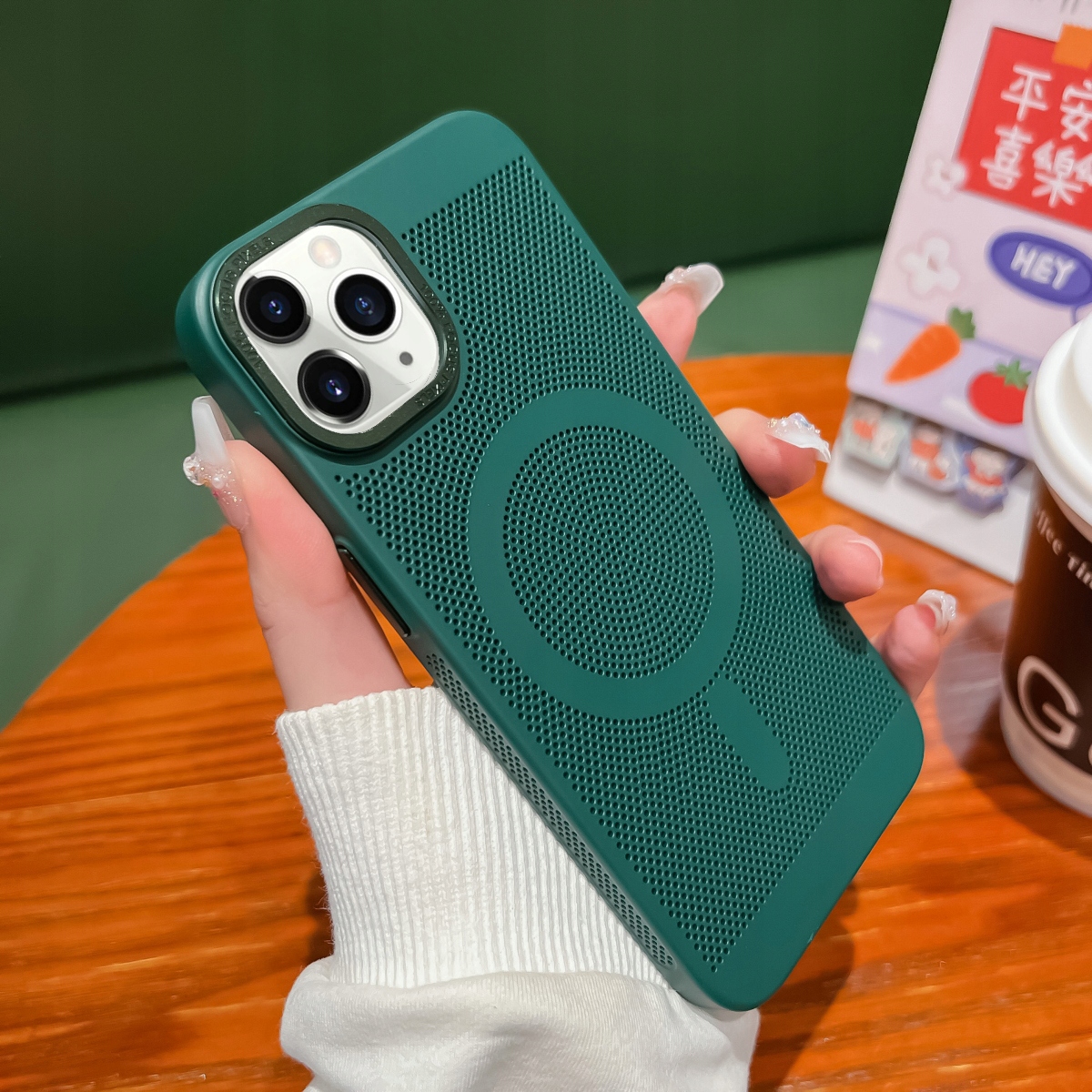 Precyzyjne wycięcia na porty i przyciski