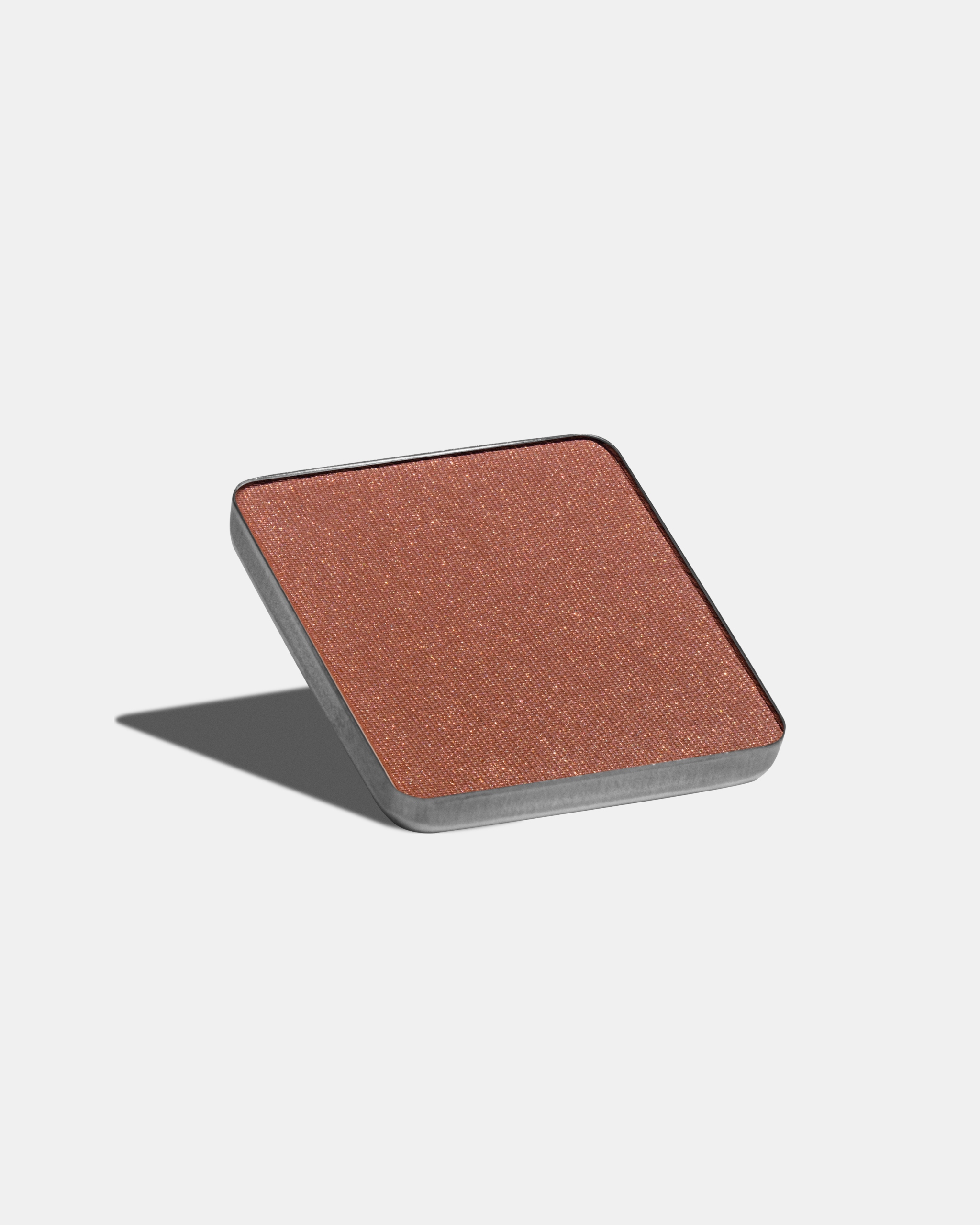 Tips & Tricks do makijażu z użyciem cieni perłowych