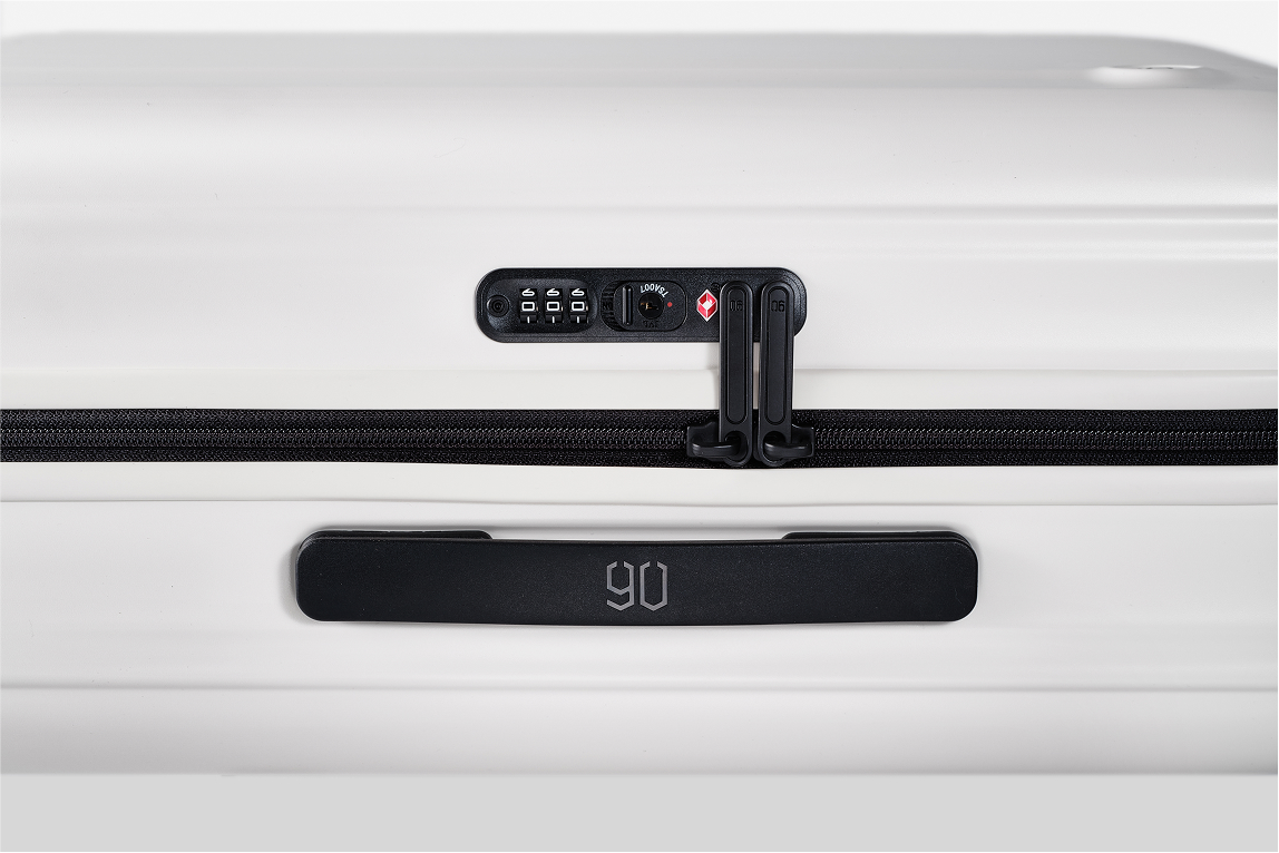 Wytrzymałość i lekkość – materiały premium w walizce Elbe