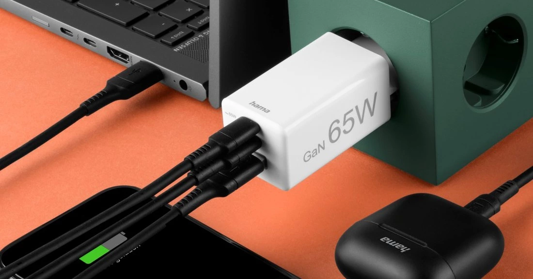 Ładowarka sieciowa Hama Mini, 65W GAN PD/QC (2X USB-C, 1X USB-A) biała
