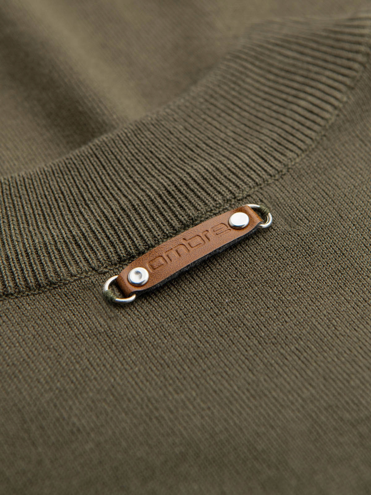Stylowy design z ekoskórzanymi detalami