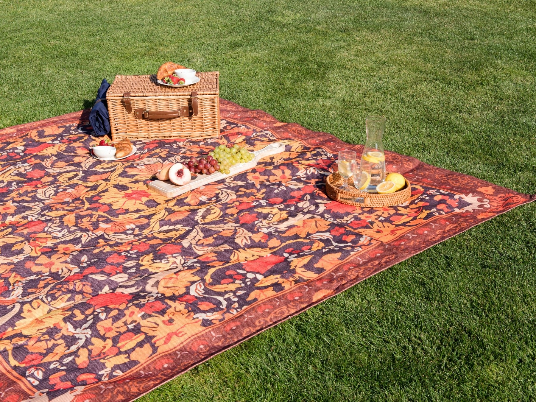 Koc piknikowy DILBAR 200 x 200 cm – Idealny towarzysz na świeżym powietrzu