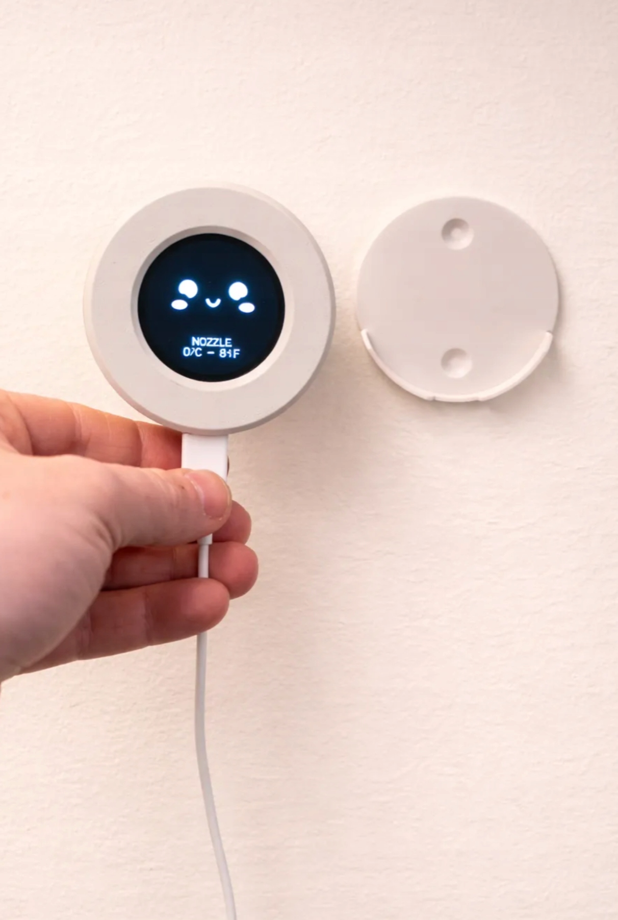 Kompaktowy design z opcją magnetycznego montażu