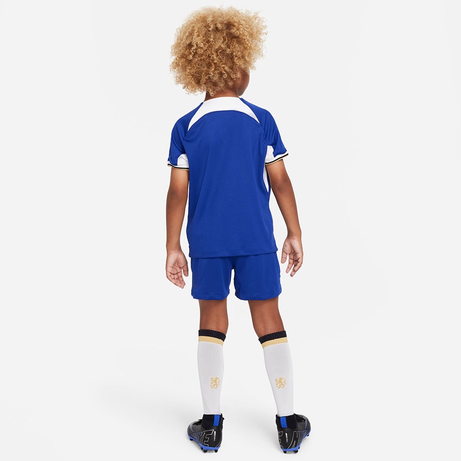 Komplet Nike Chelsea FC 2023/24 JSY Stadium Home – Styl i komfort dla młodych kibiców