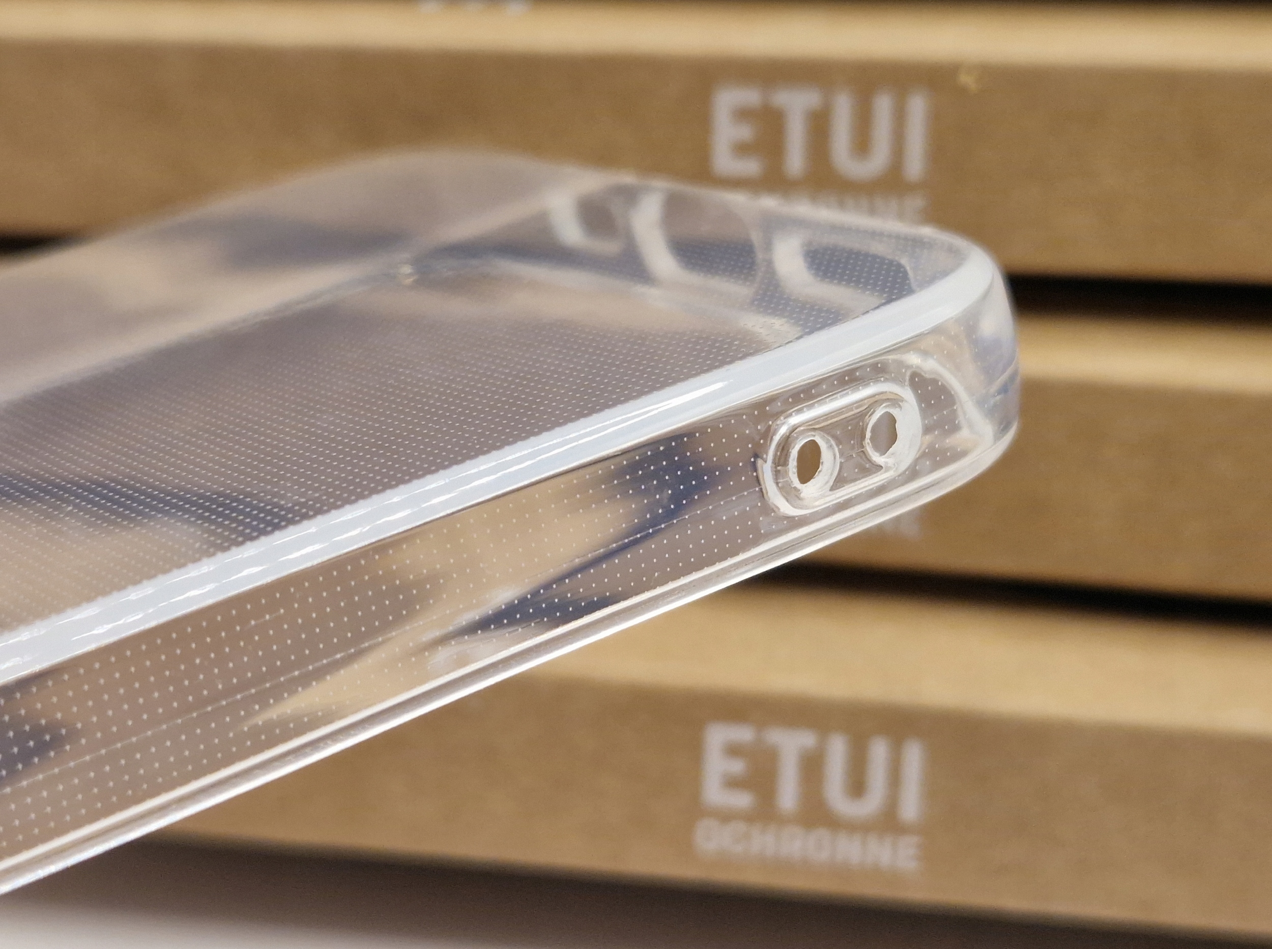 Elastyczny materiał TPU – Amortyzacja wstrząsów i ochrona przed zarysowaniami