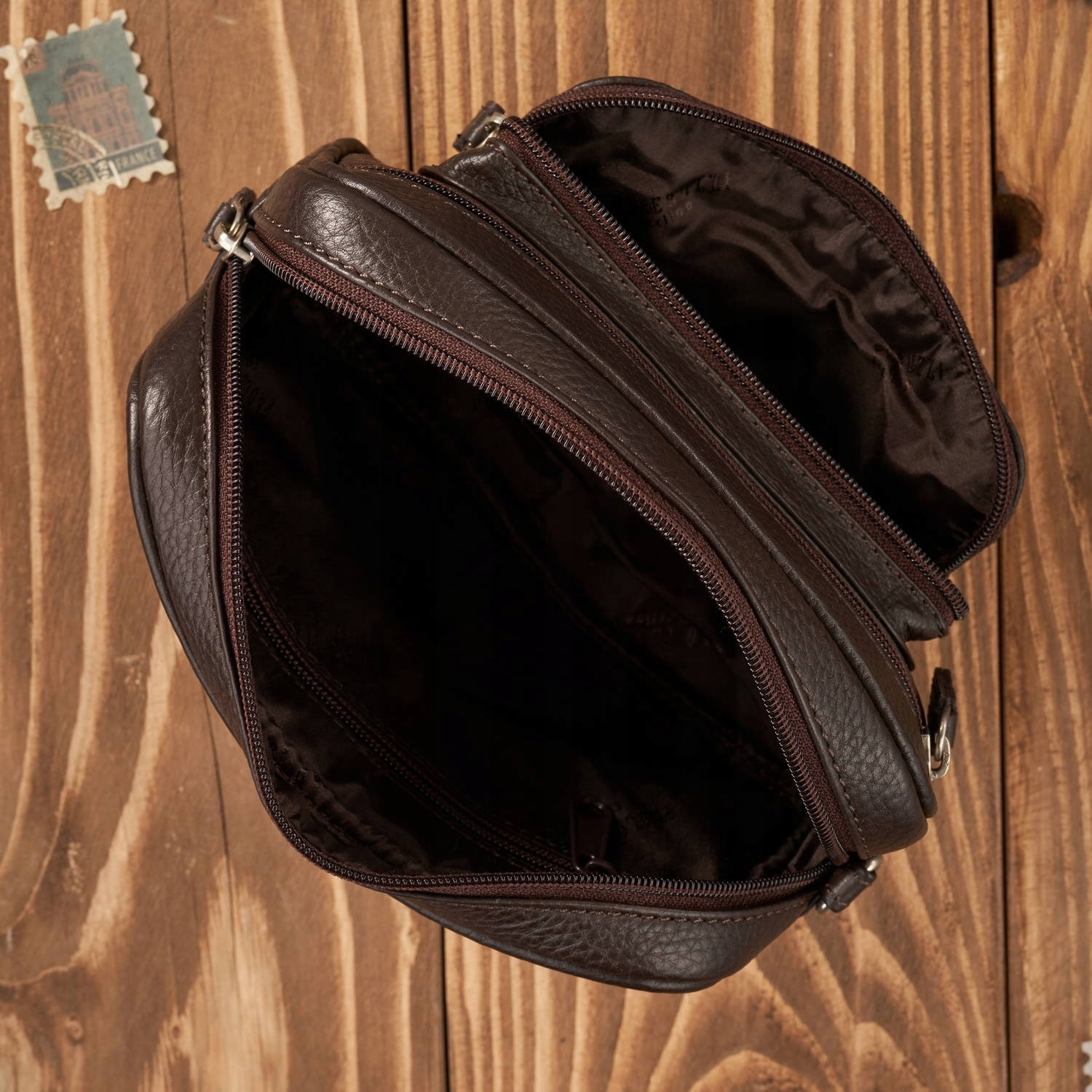 Klasyczny design i pojemność – Idealna saszetka dla mężczyzn