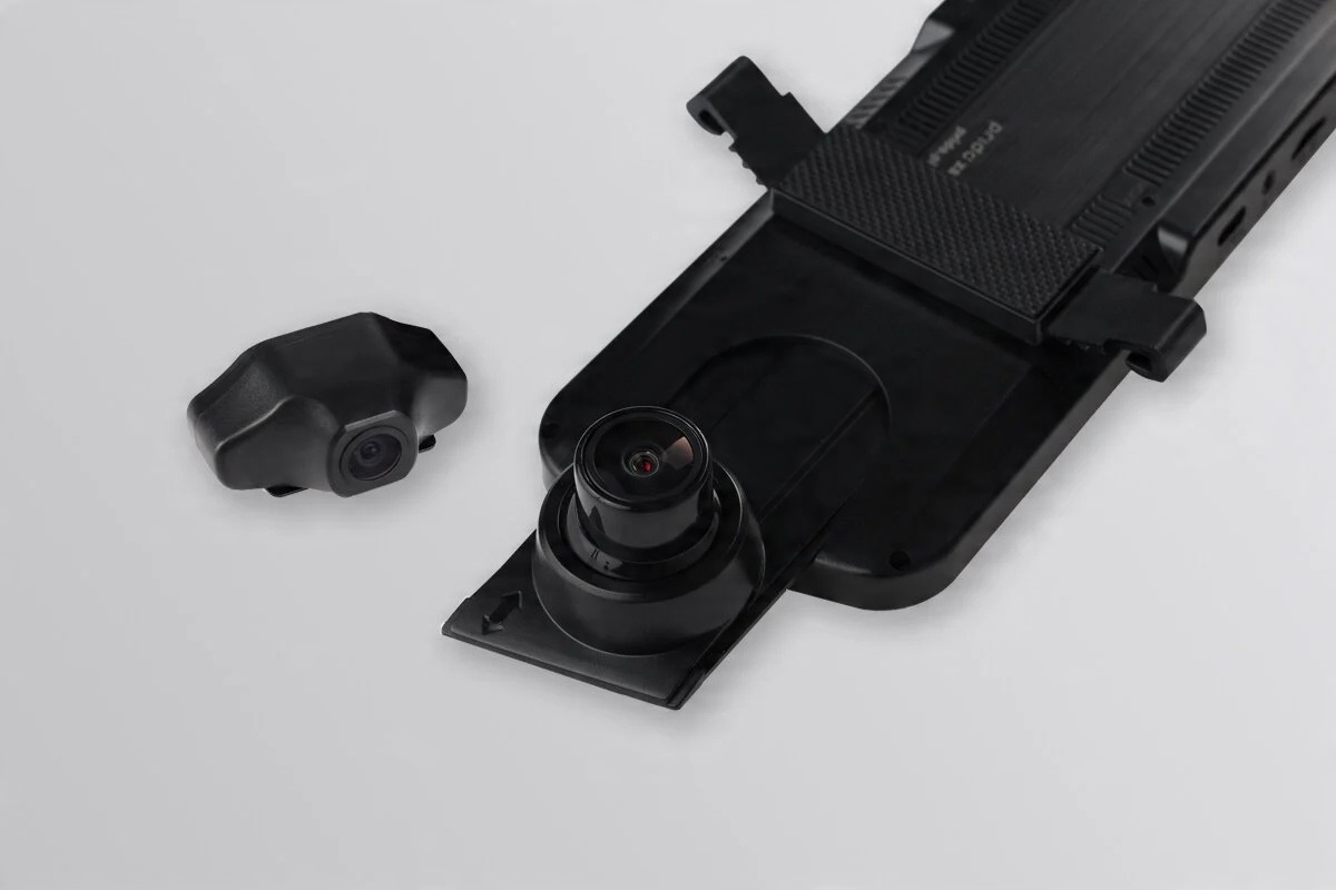 Funkcja kamery cofania z liniami pomocniczymi