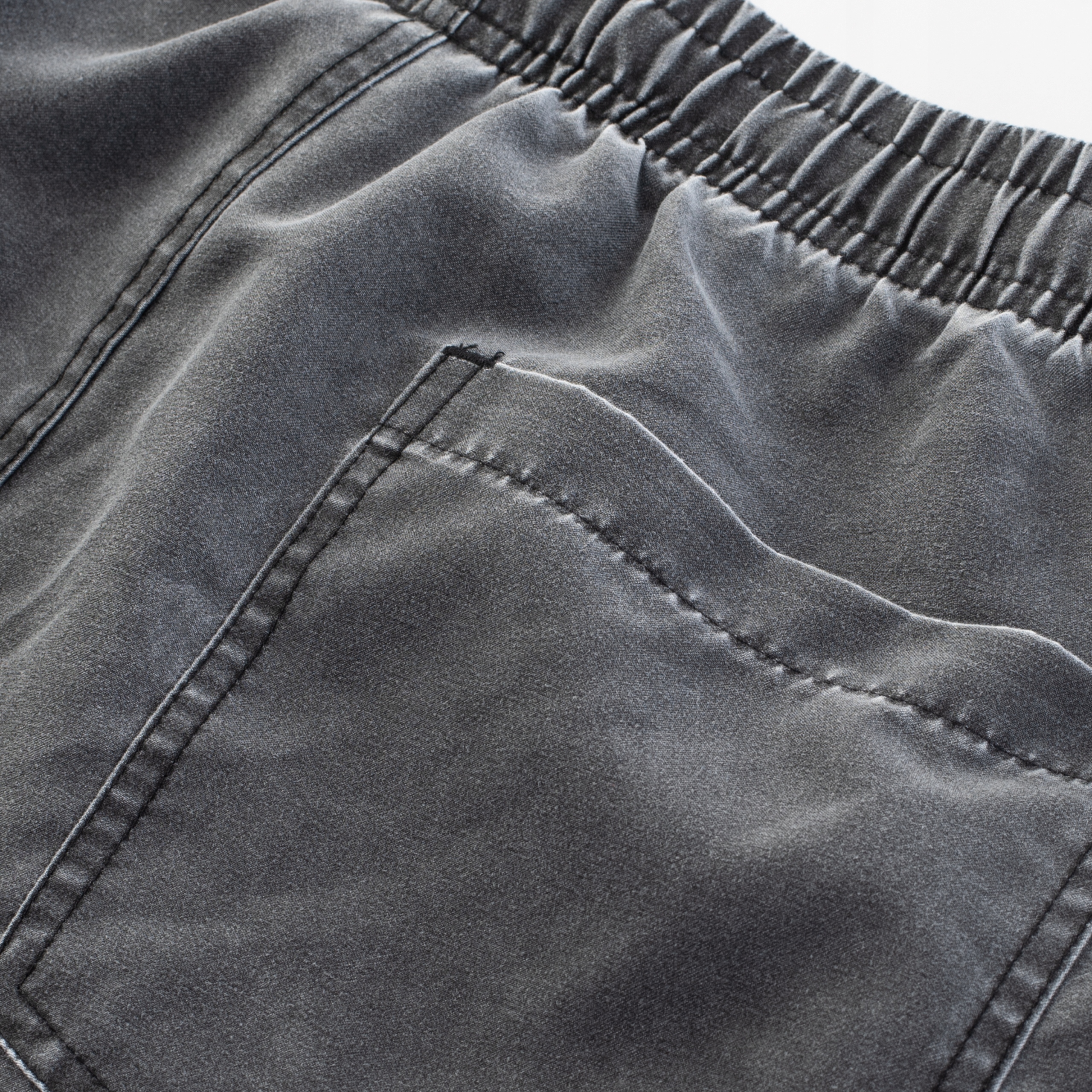 Funkcjonalne kieszenie – praktyczność w każdym detalu