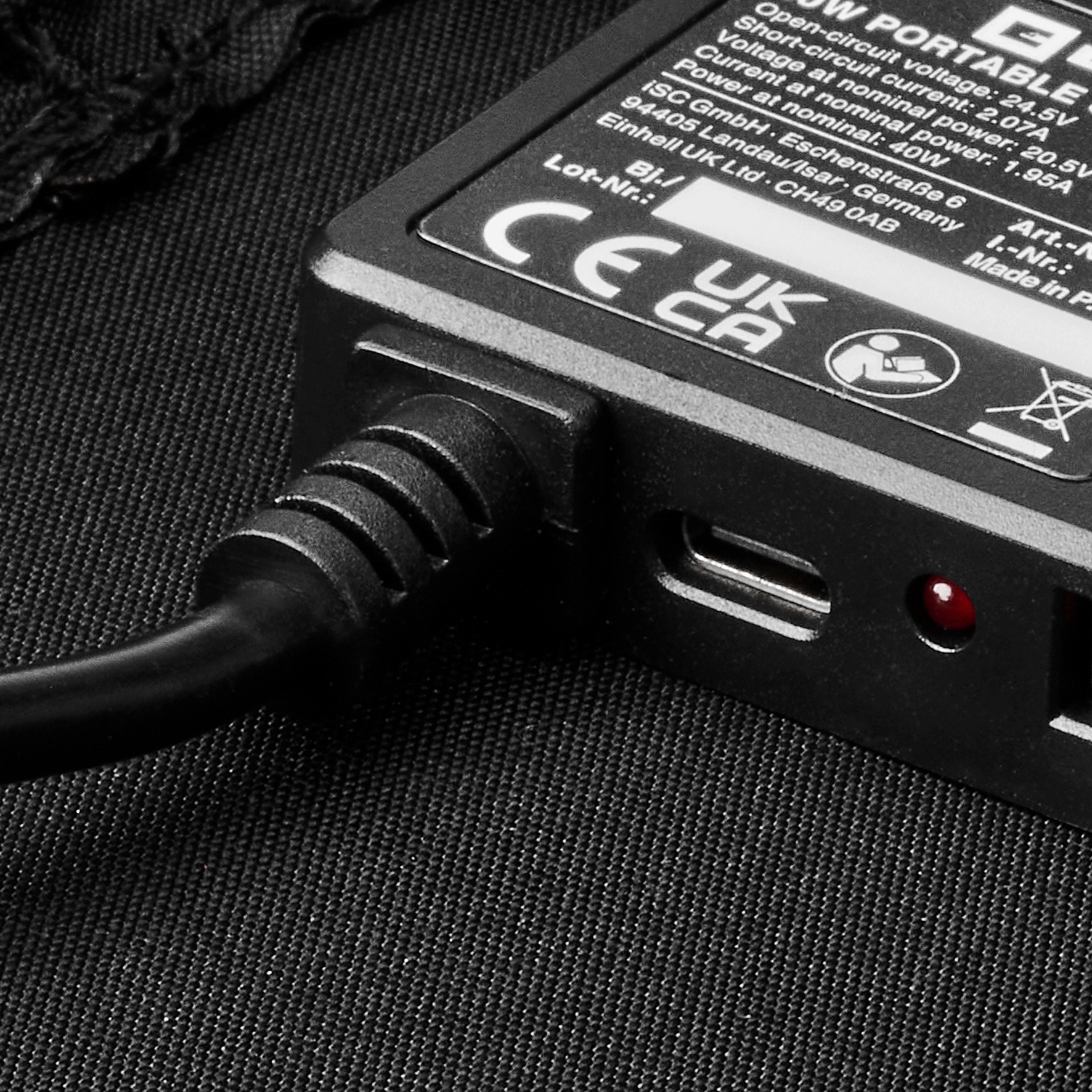 Wszechstronne porty USB-A i USB-C do ładowania urządzeń