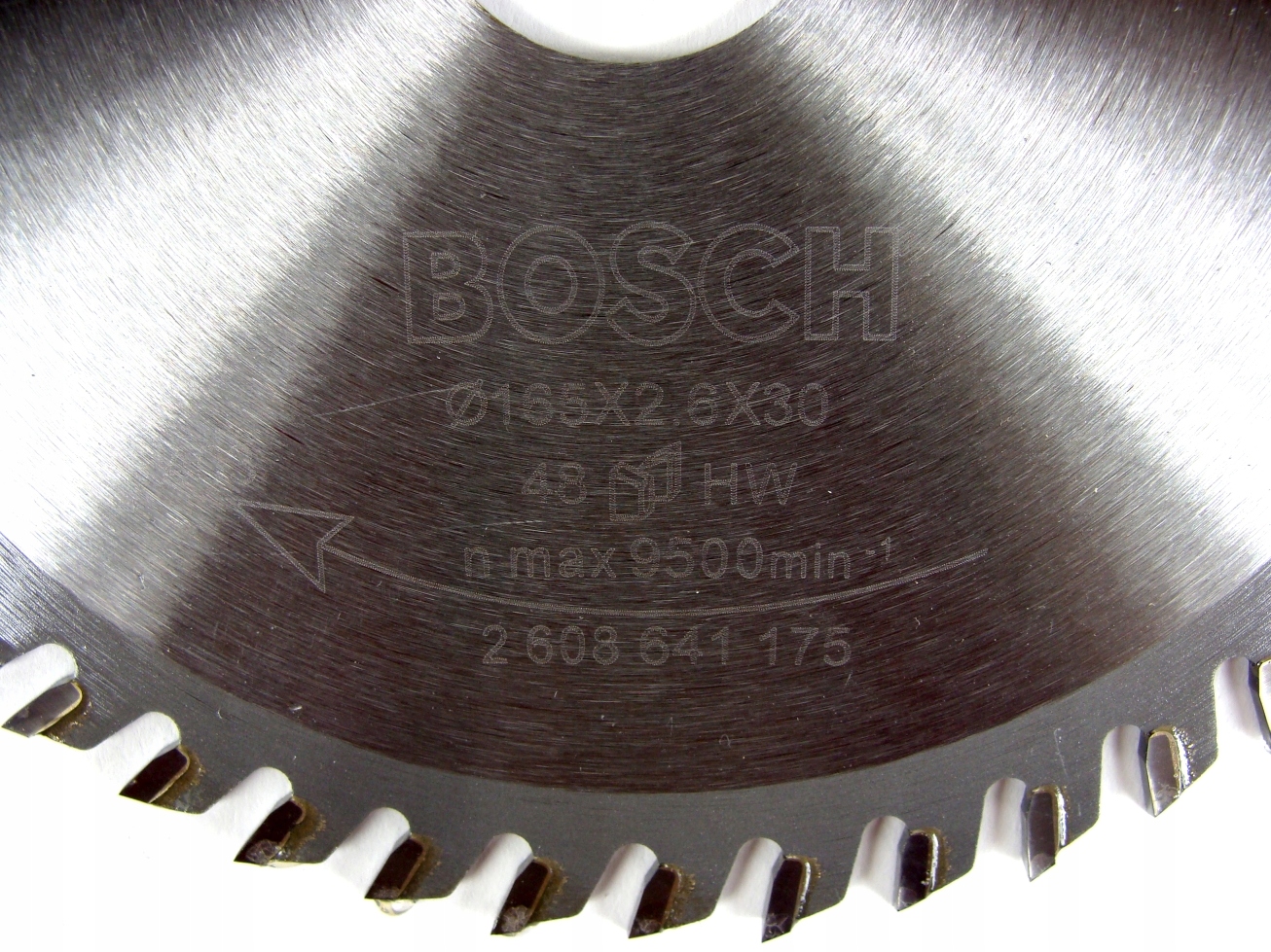 Kompatybilność z ręcznymi ukośnicami i piłami stołowymi