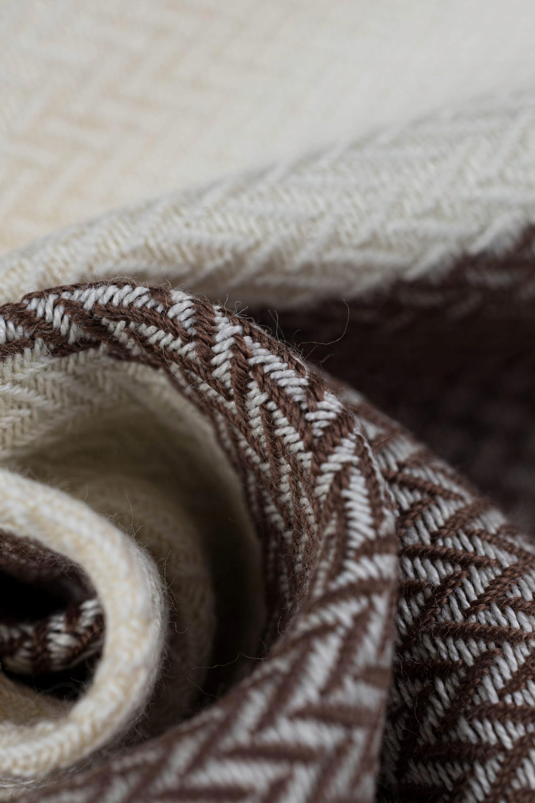 Chusta kółkowa LennyLamb - Jodełka Baby Cupcake 1.8 m – Idealne rozwiązanie dla rodziców