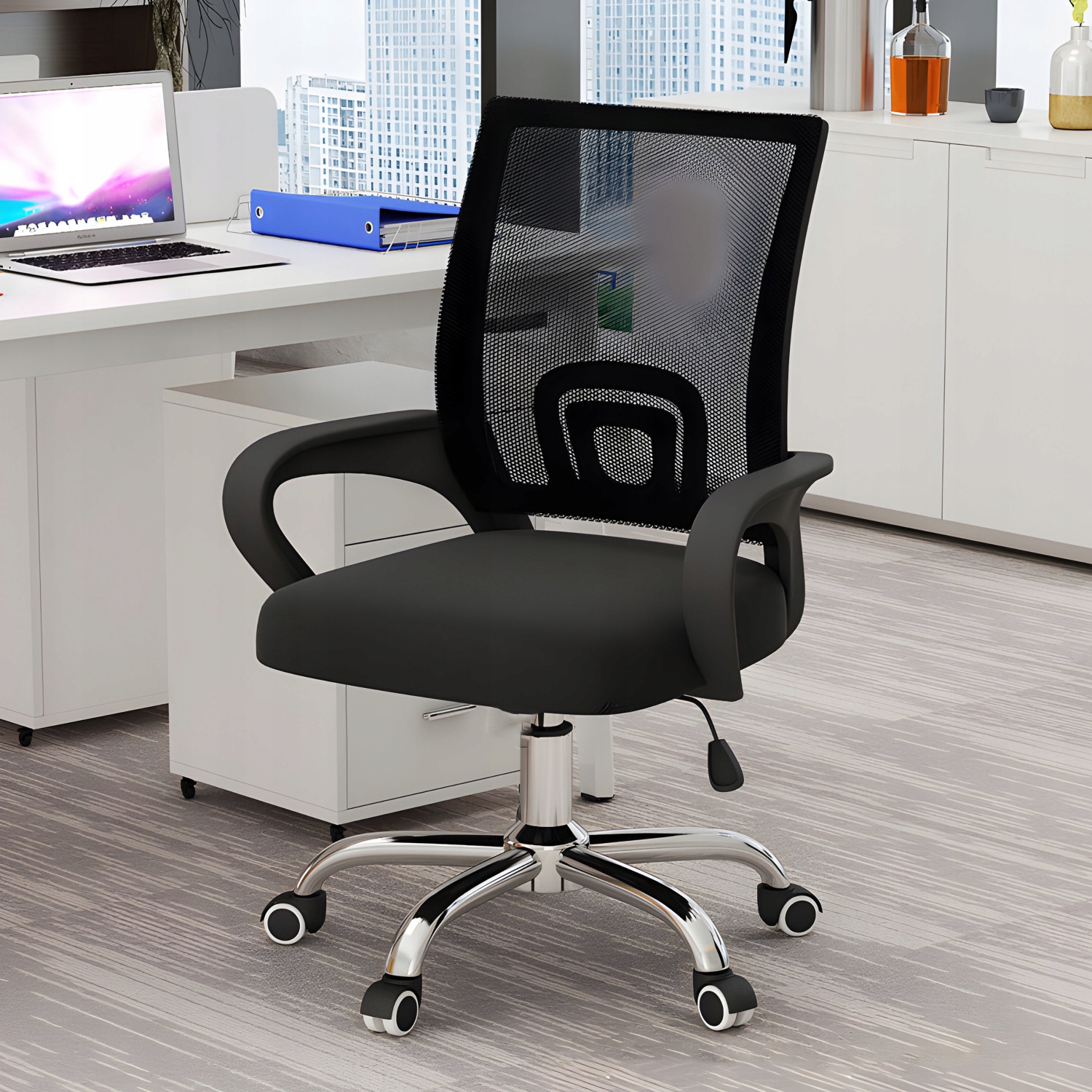 Mobilność dzięki obrotowej podstawie i kółkom