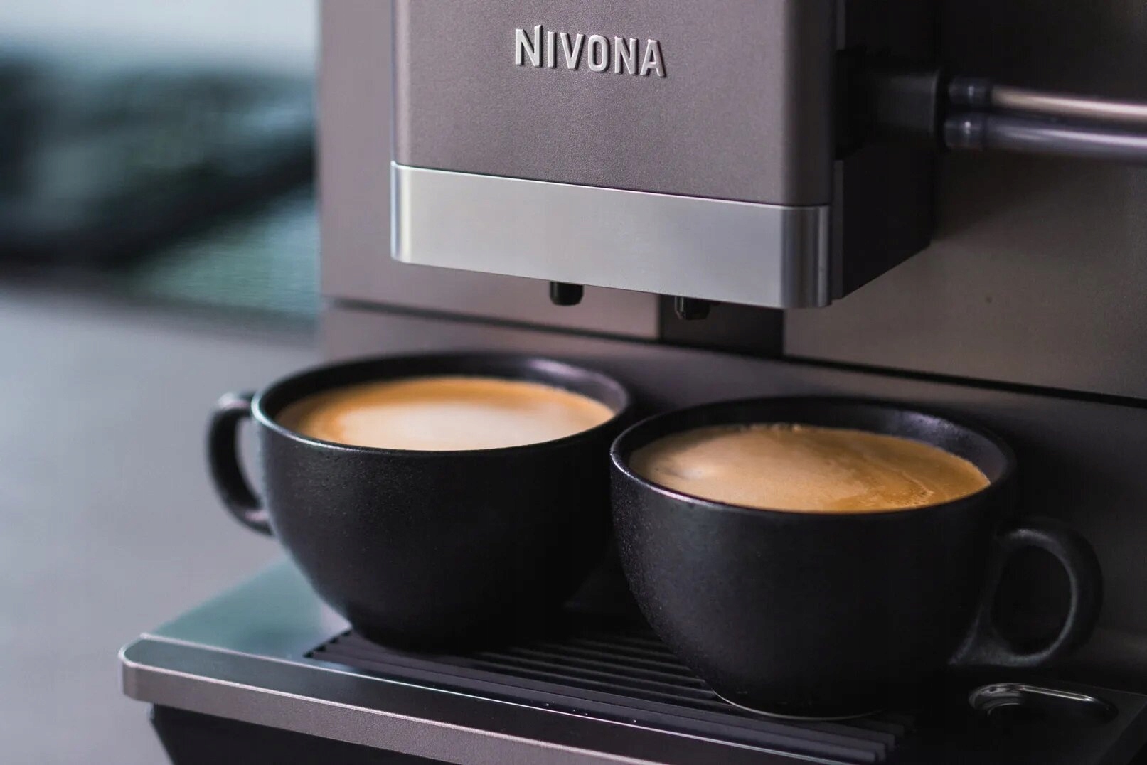 Wbudowany młynek – Świeżo mielona kawa w każdej filiżance