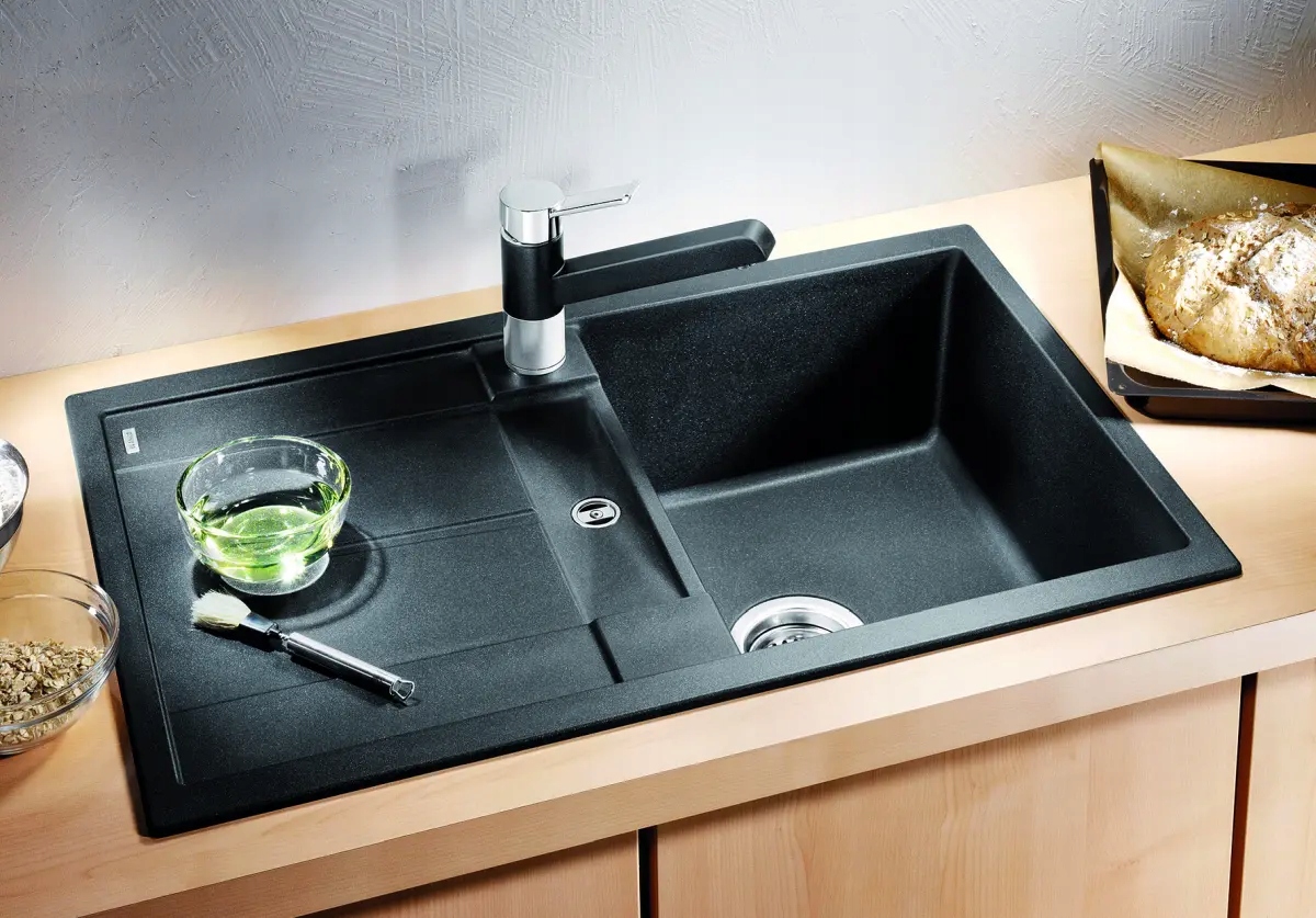 Przestronny ociekacz jako dodatkowa powierzchnia robocza