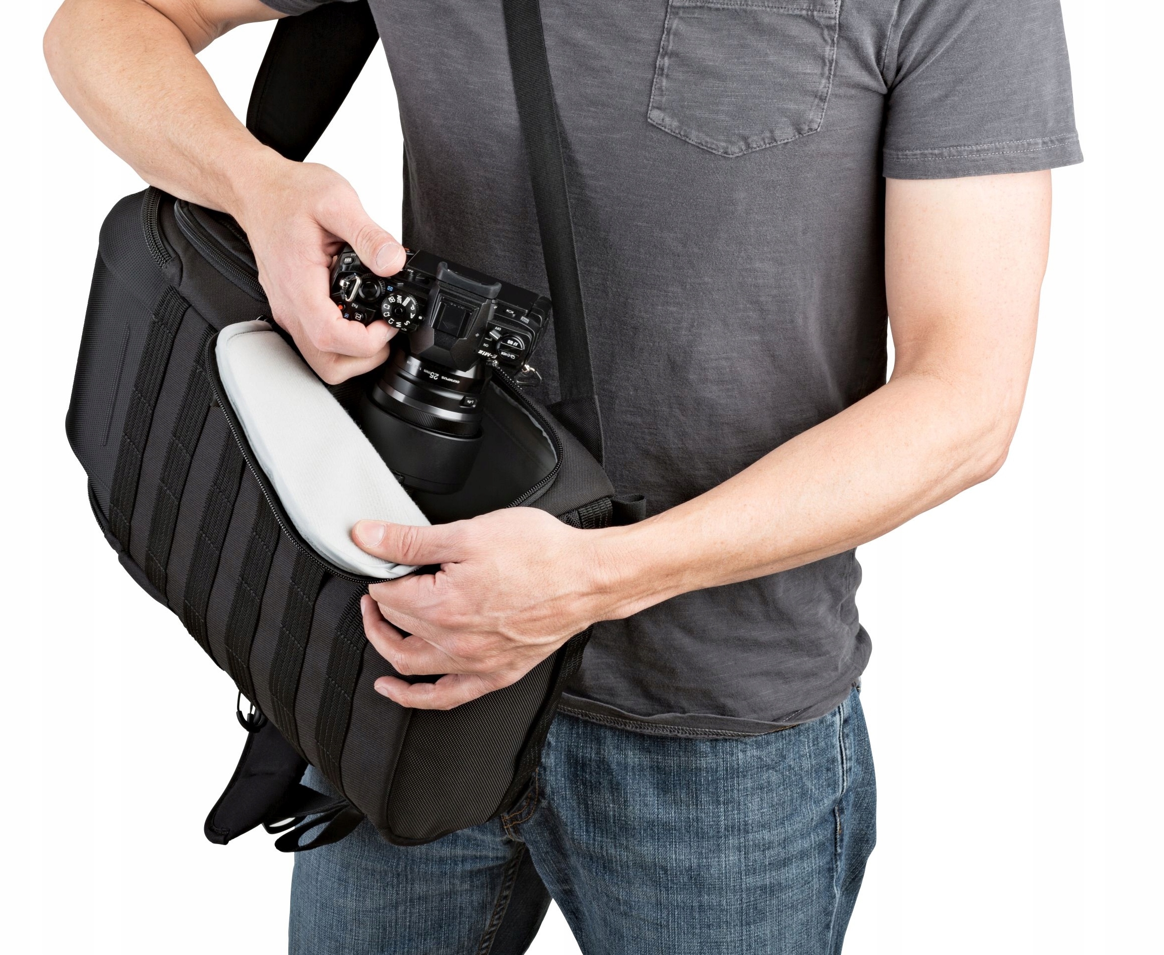 Przestrzeń na sprzęt fotograficzny i laptopa