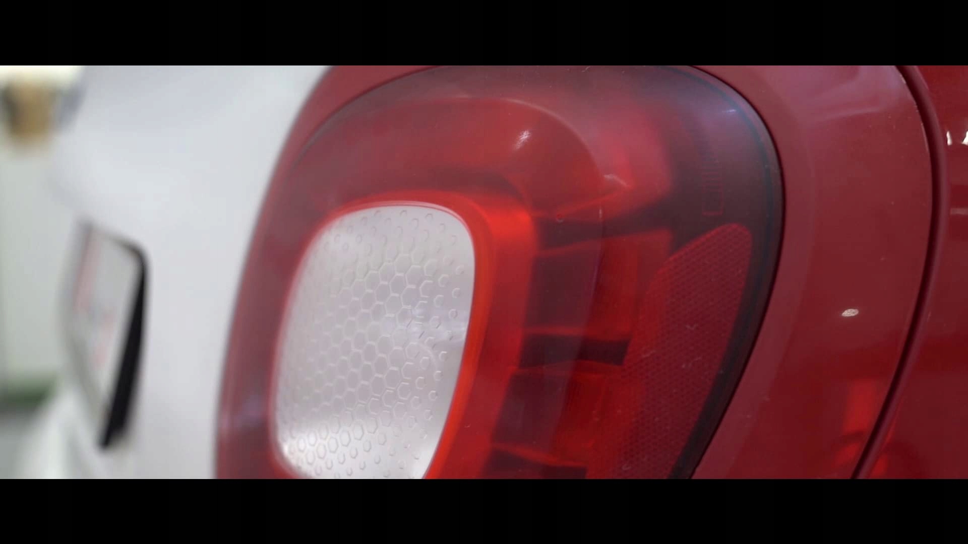 Eliminacja odbić światła bez utraty kolorów