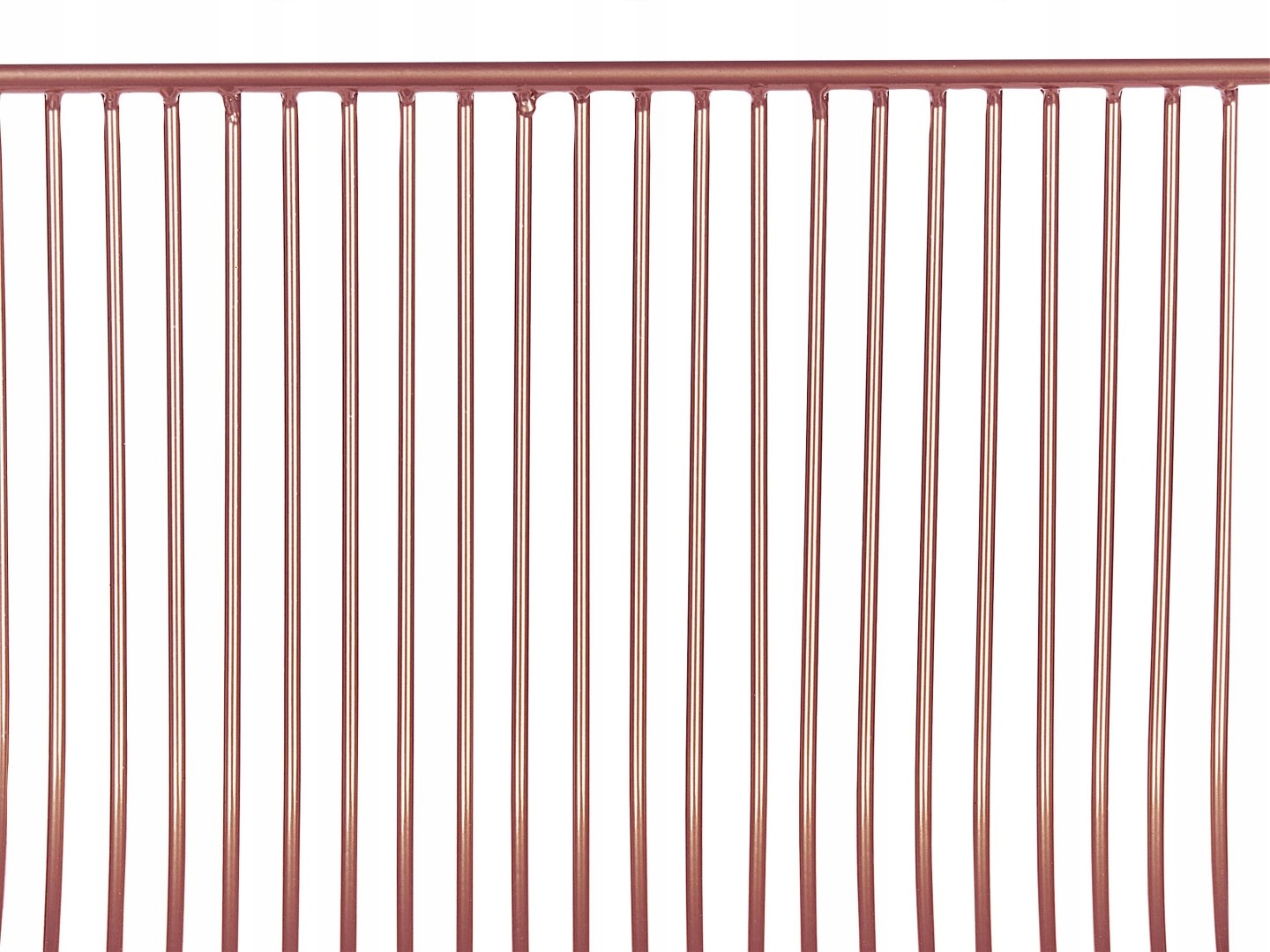 Wykonanie z wzmocnionego metalu i różowo złote wykończenie