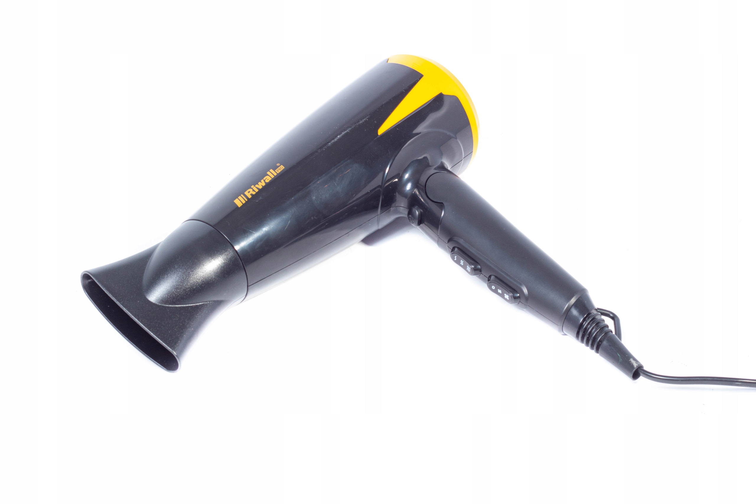 Akcesoria w zestawie – Dyfuzor i wąski koncentrator dla różnorodnych fryzur