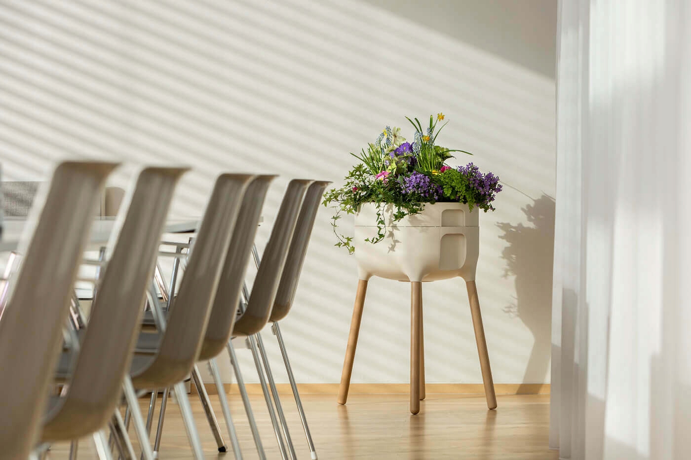 PLASTIA Kwietnik domowy 77 x 50 x 38 cm – Elegancja i funkcjonalność w Twoim wnętrzu