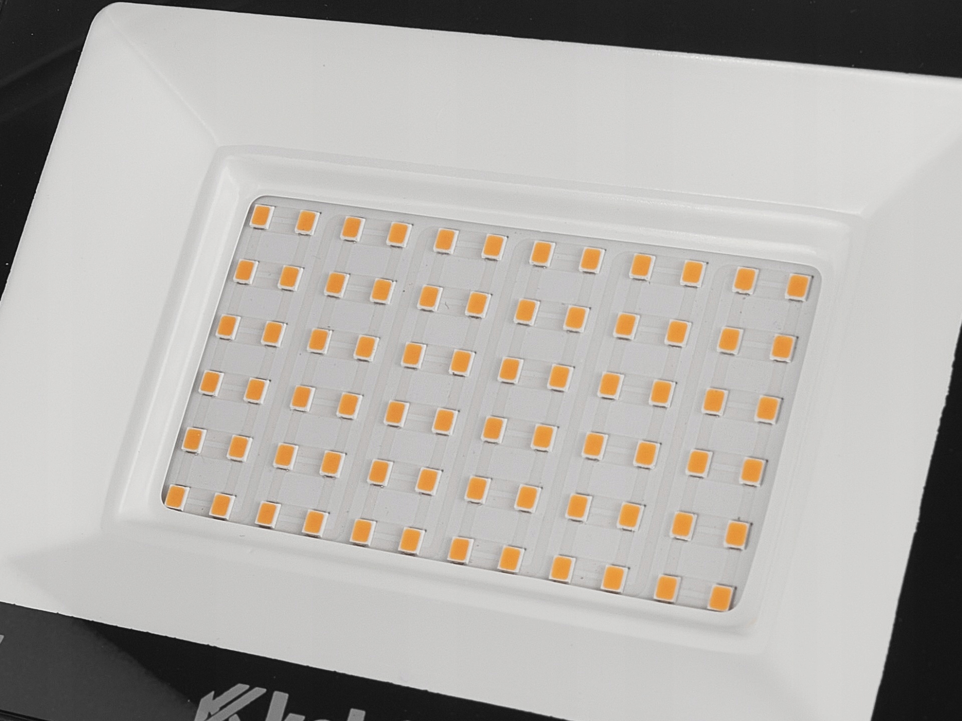 Nowoczesne diody LED SMD – Oszczędność energii i wysoka wydajność