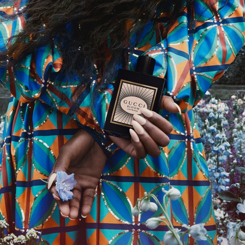 Jak stosować Gucci Bloom Intense dla najlepszych efektów