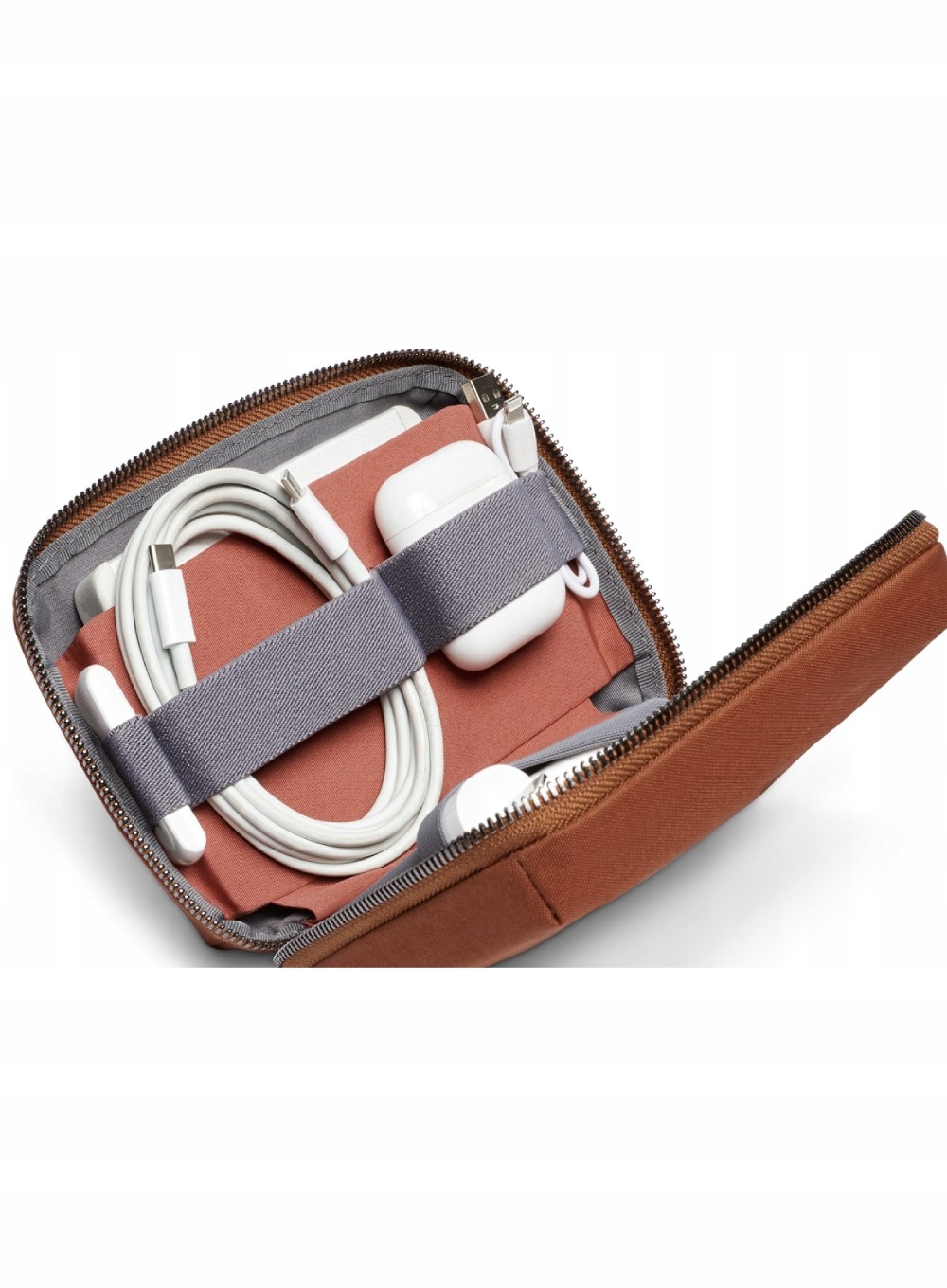 Idealne miejsce na kable i akcesoria technologiczne