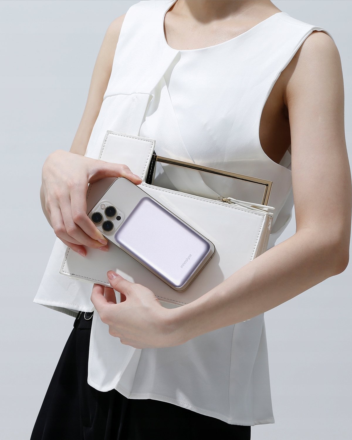 Wszechstronne opcje ładowania – Bezprzewodowe i przez USB-C