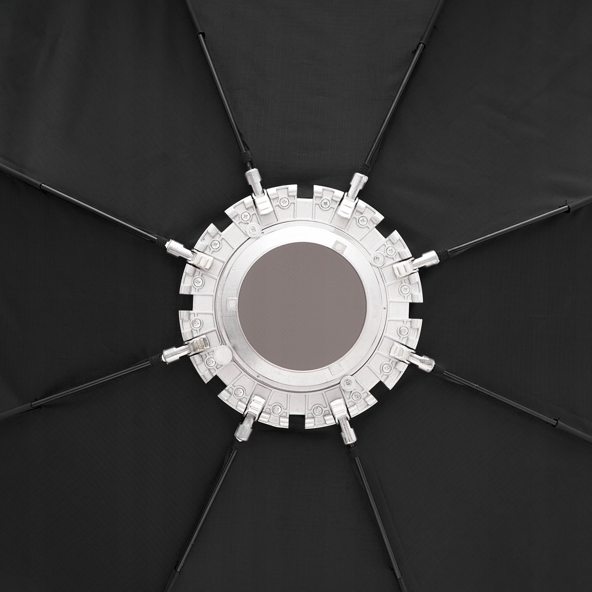 Podwójny dyfuzor i możliwość montażu siatki