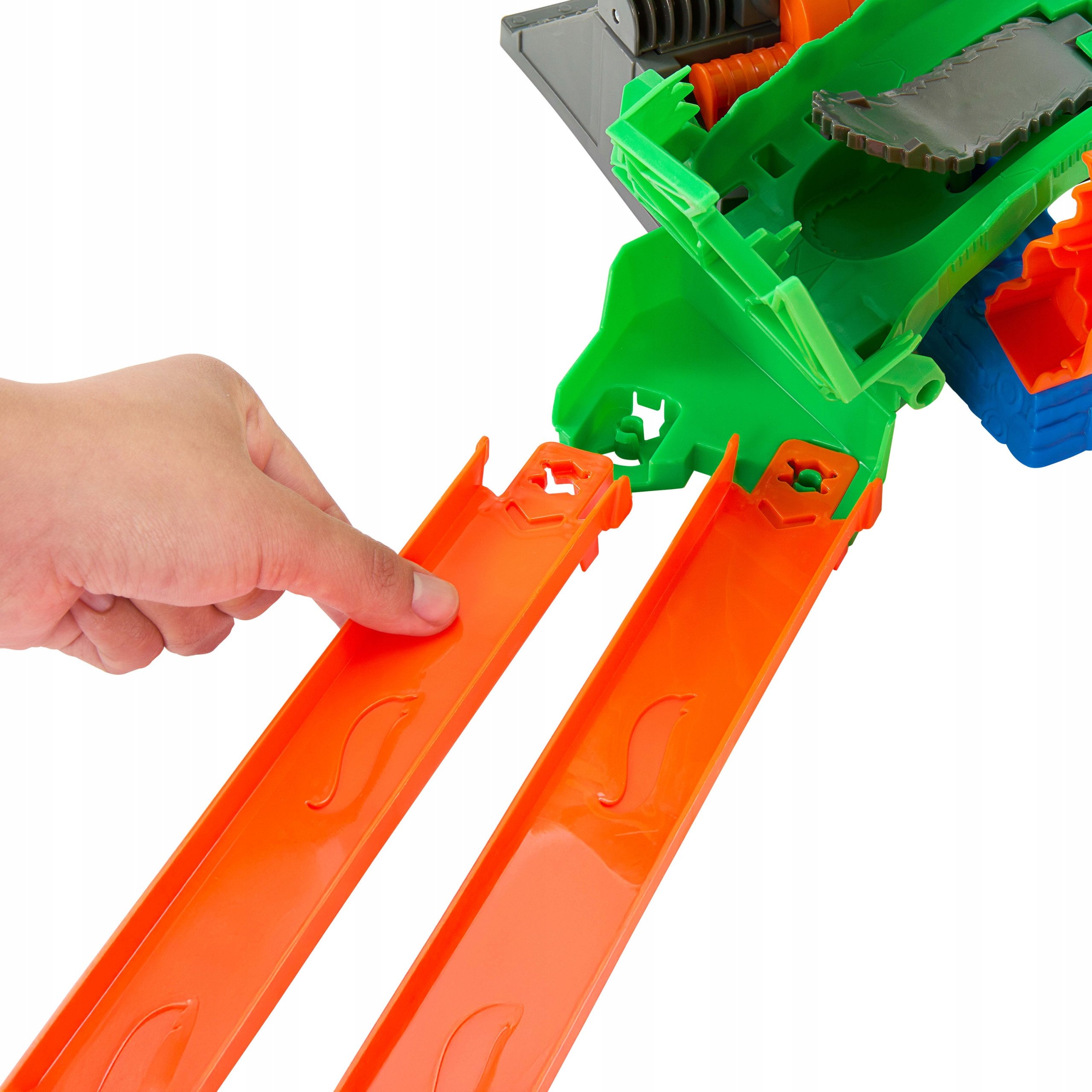 Wyrzutnia i zwrotnica w kształcie piły