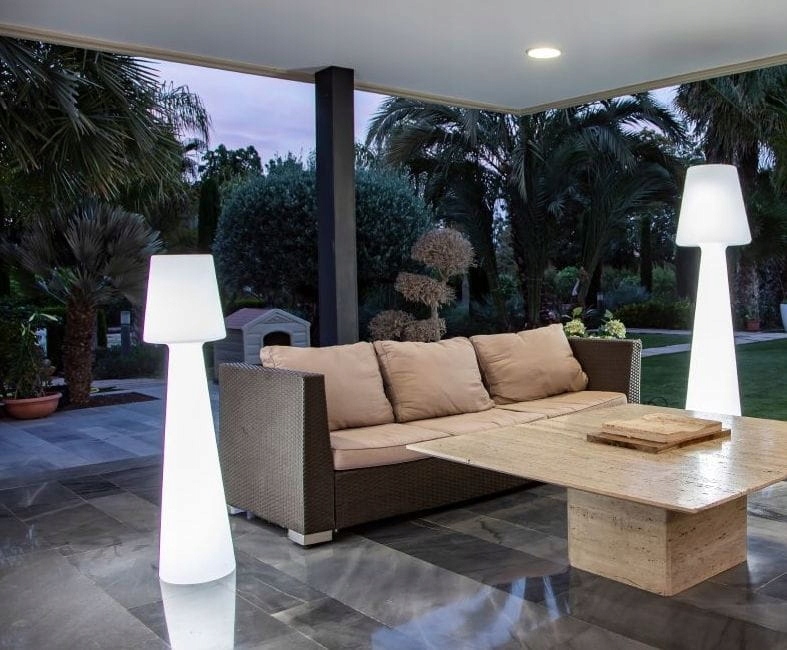 Lampa podłogowa LOLA 110 BATTERY – Elegancja i funkcjonalność w Twoim ogrodzie