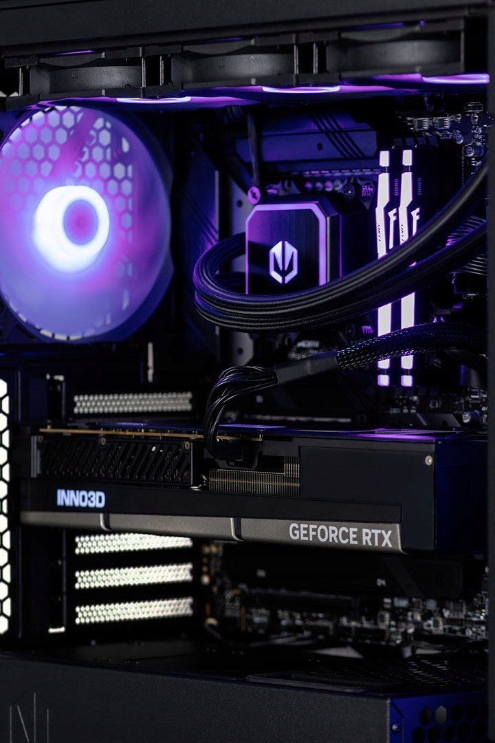 Obudowa Midi Tower z podświetleniem RGB – Stylowy design