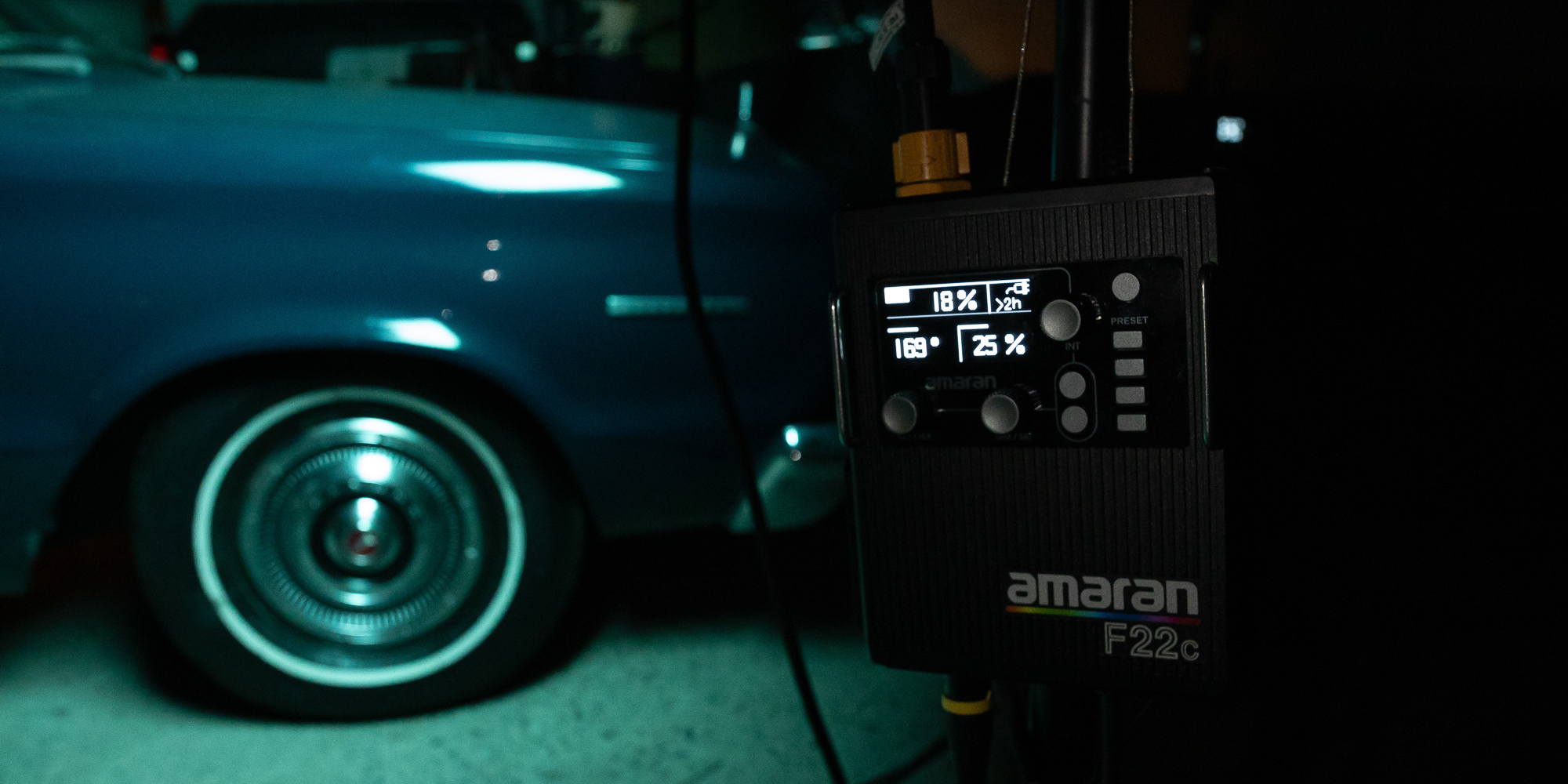 Lampa LED Amaran F22c - V-mount - 4 krzywe regulacji