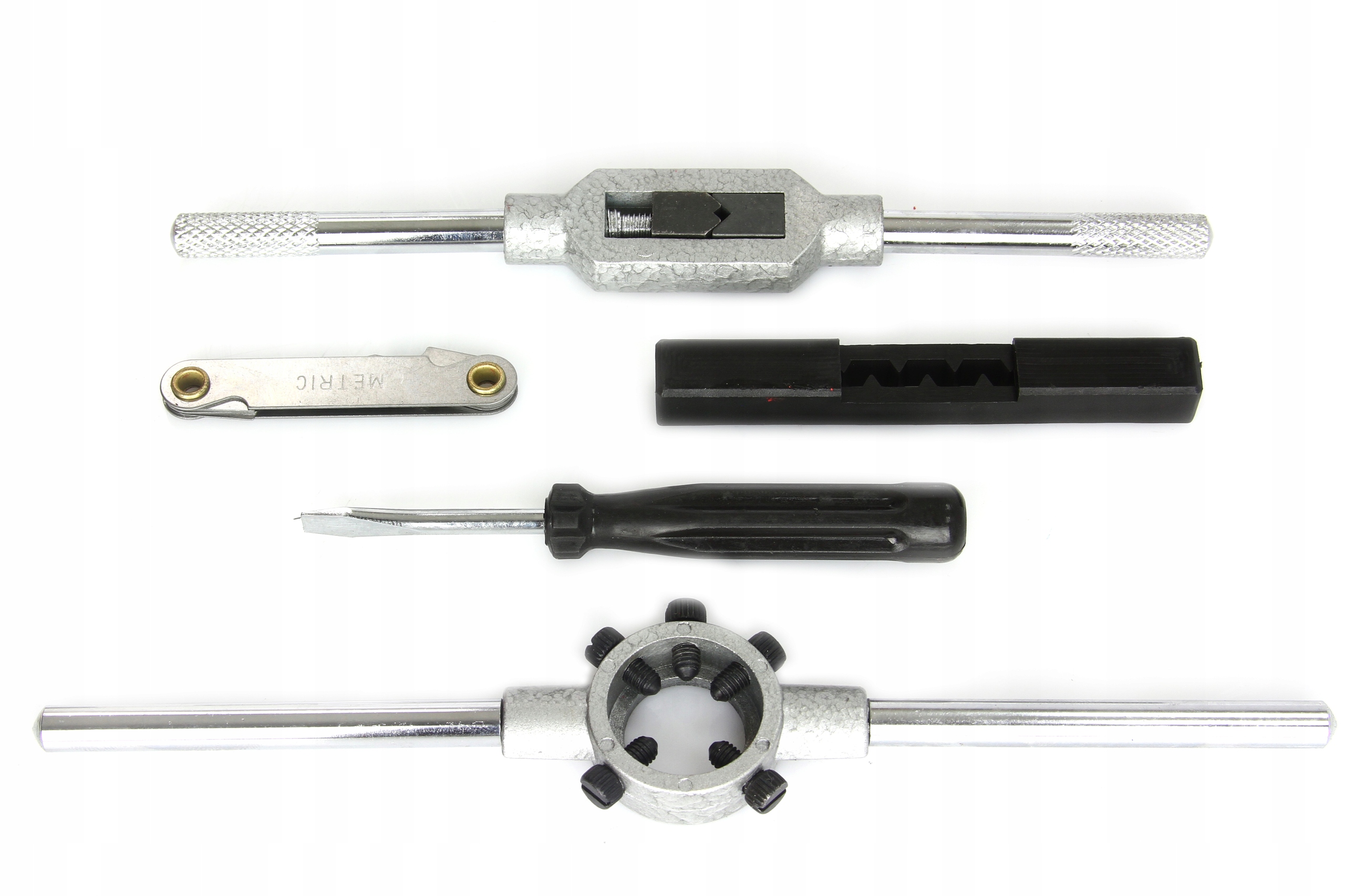 Solidna metalowa walizka – Utrzymanie porządku w warsztacie