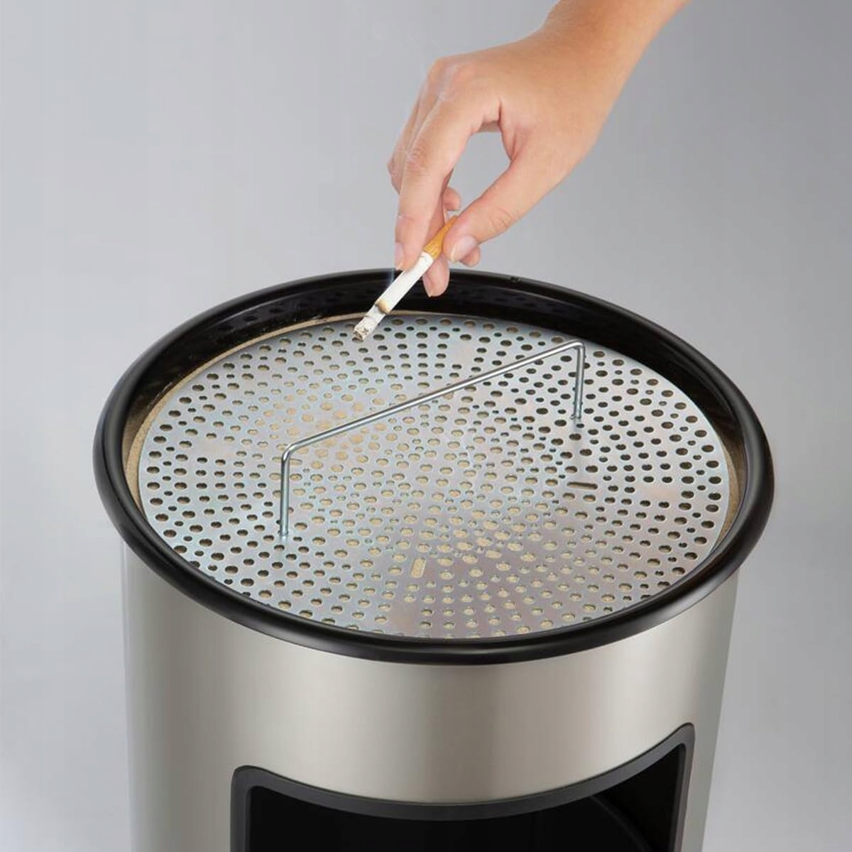 Praktyczny otwór wrzutowy – wygodne wyrzucanie odpadów