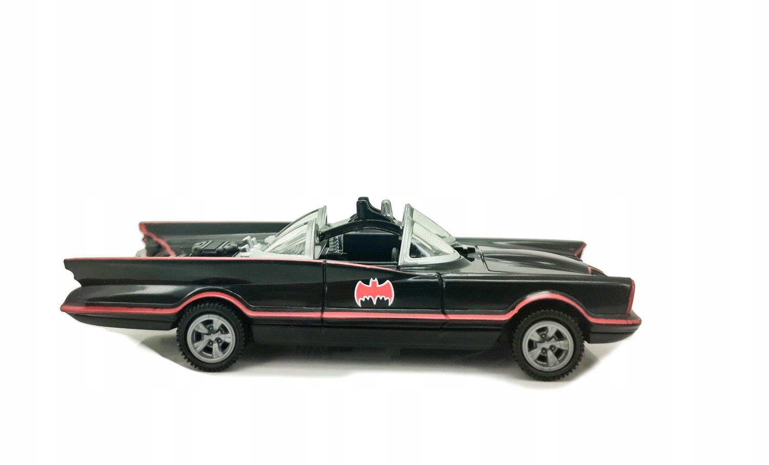 BATMOBILE MODEL 1966 ŚWIATŁO I DŹWIĘK ROAD RIPPERS Model Batmobile 2016