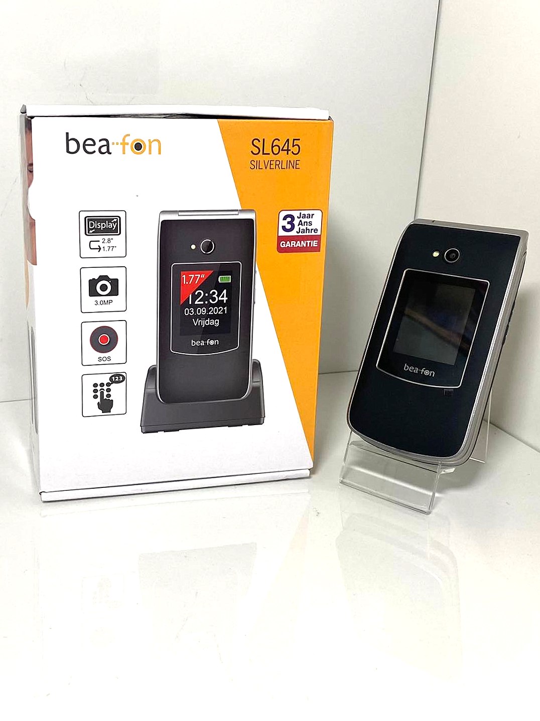 Duży wyświetlacz 2,8 cala i przycisk SOS