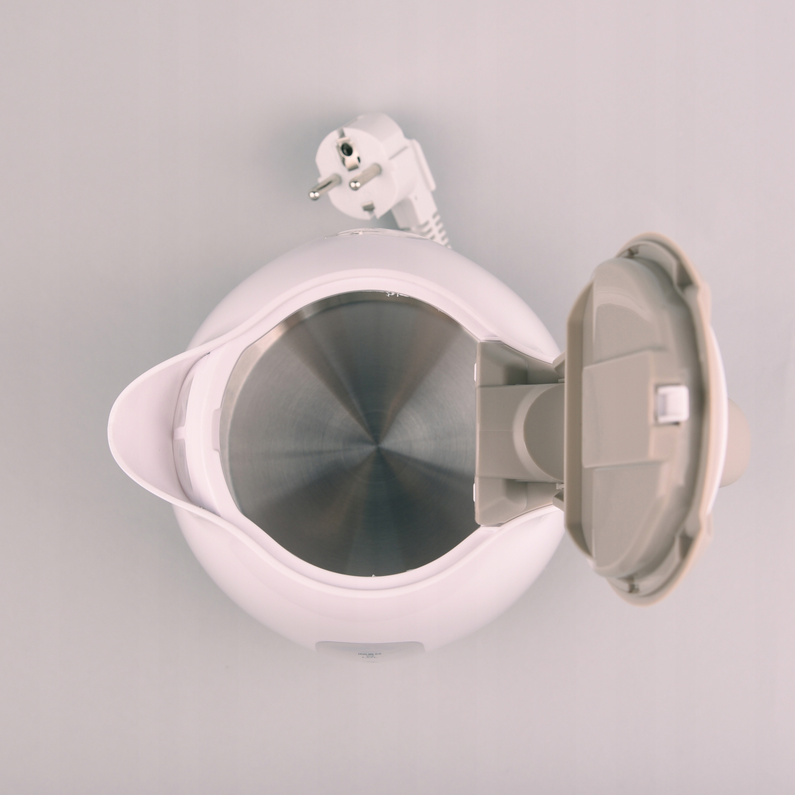 Funkcjonalność i wygoda – Obrotowa podstawa 360° i schowek na przewód