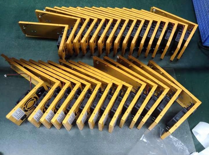 Solidna konstrukcja – metalowa obudowa i cichy wentylator