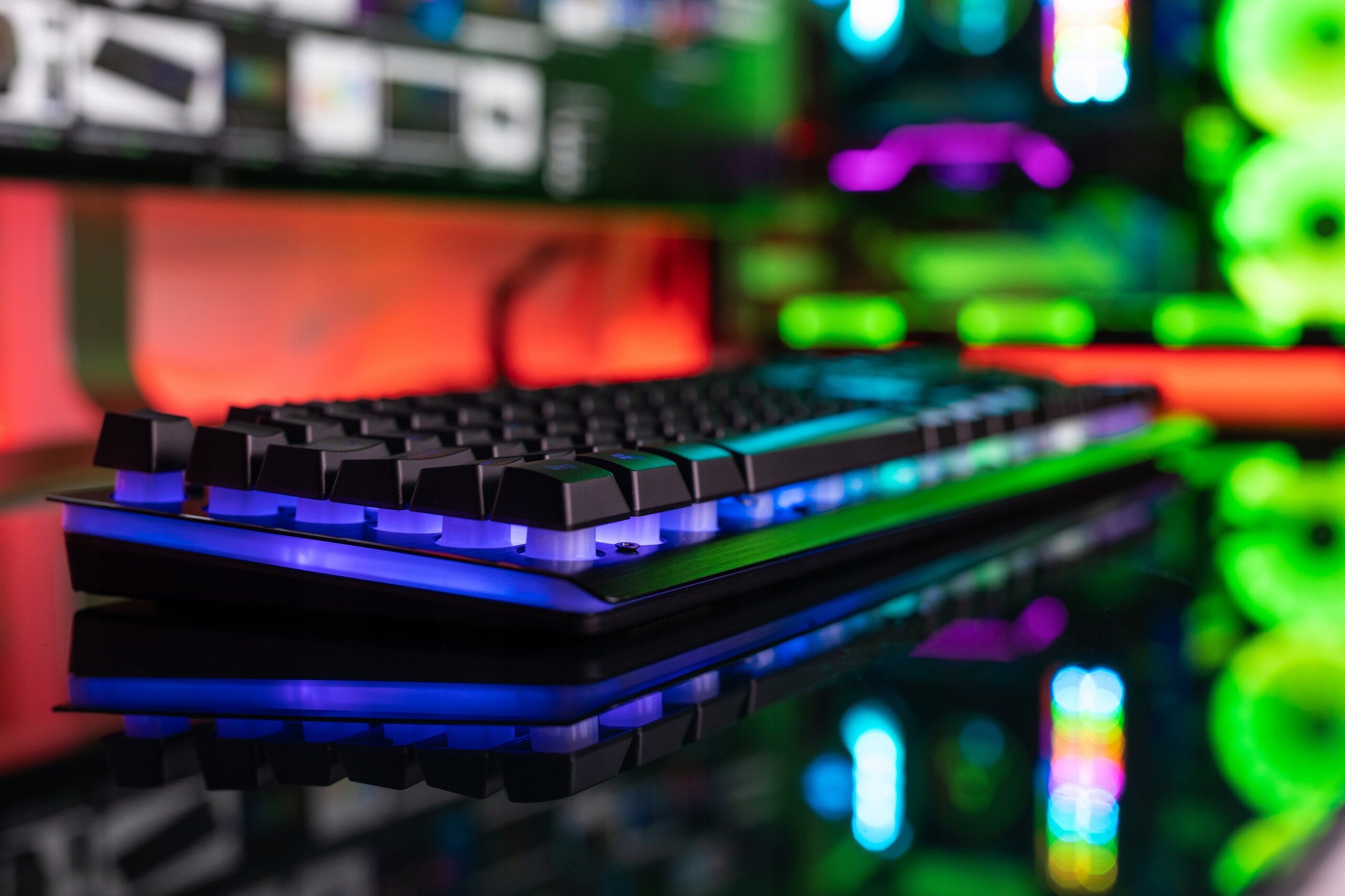 Wytrzymała konstrukcja z aluminiowym panelem