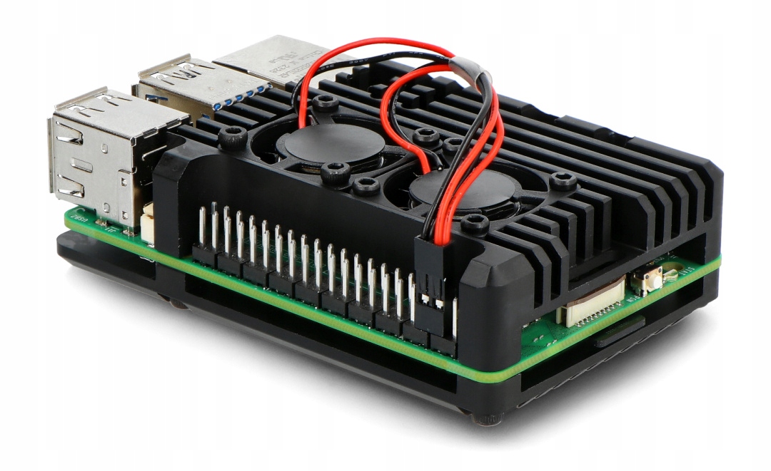 Obudowa z wentylatorami dla lepszego chłodzenia