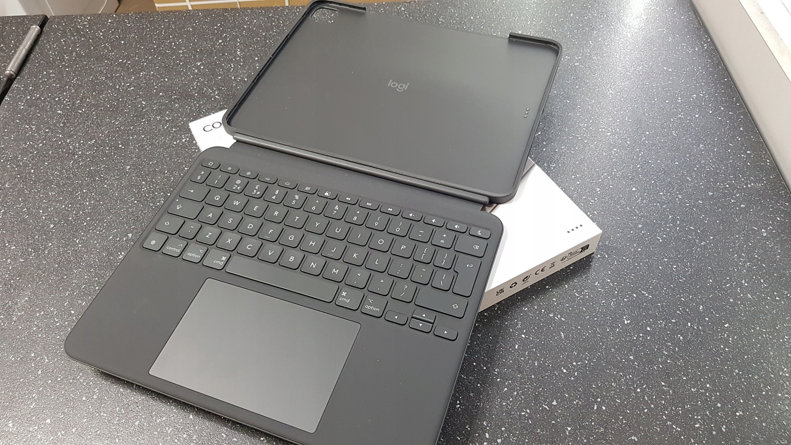 Ochrona form-fit – Bezpieczne przechowywanie iPada