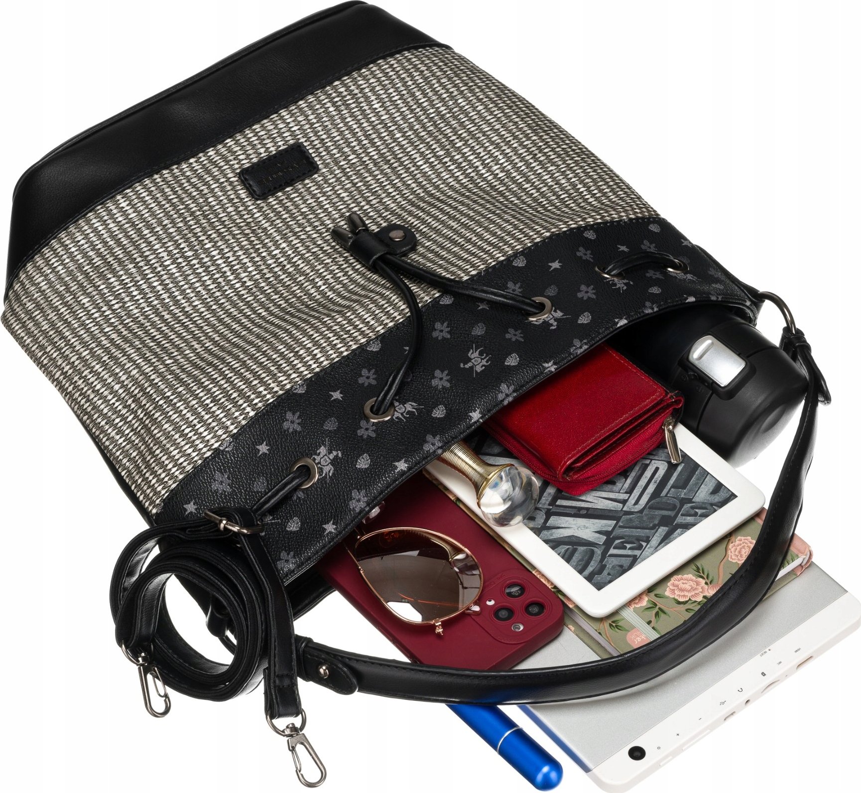 Przestronność i organizacja wnętrza torebki