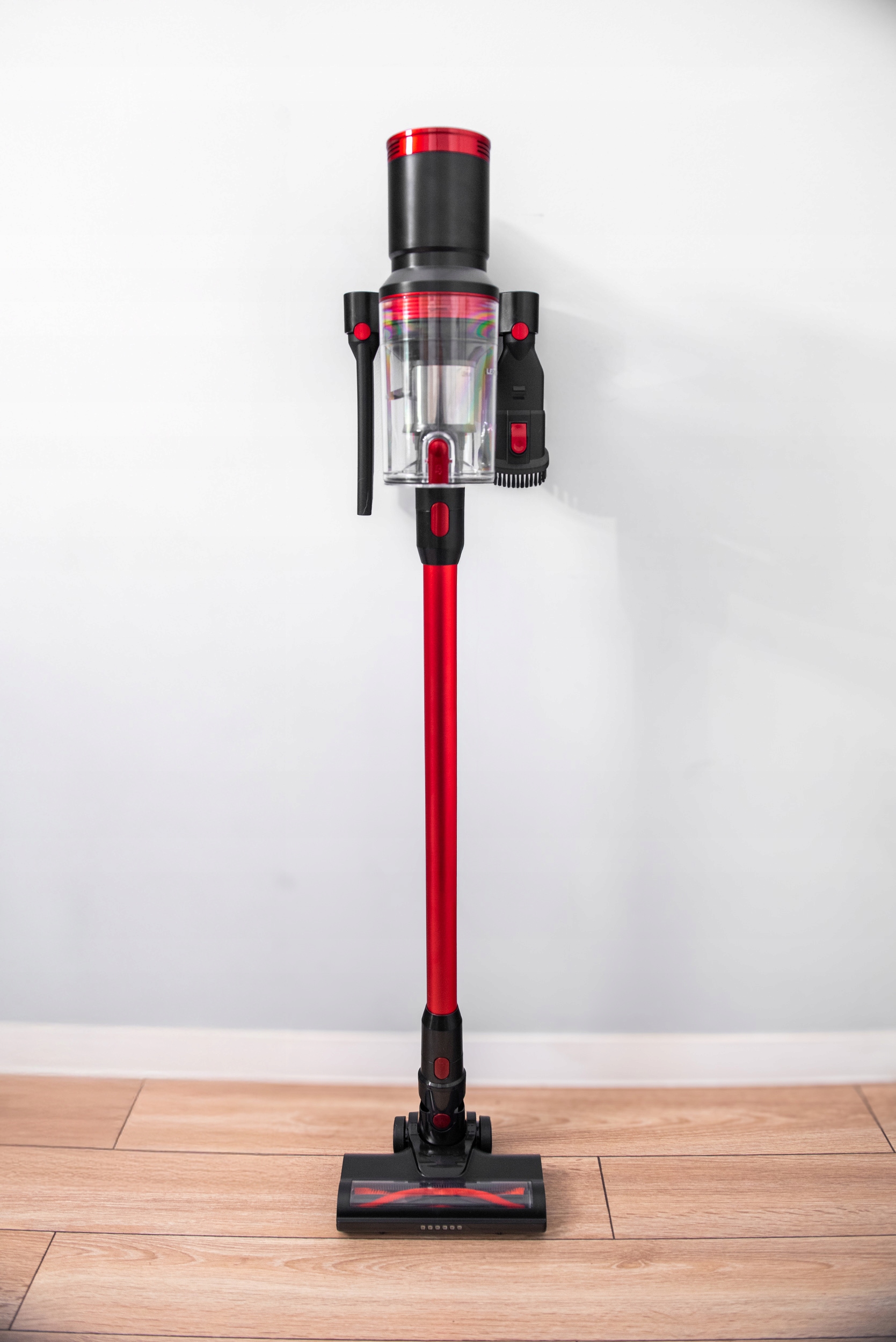 ODKURZACZ PIONOWY BEZPRZEWODOWY RĘCZNY BEZWORKOWY ELEKTROSZCZOTKA LED 450W Czas ładowania 240 min