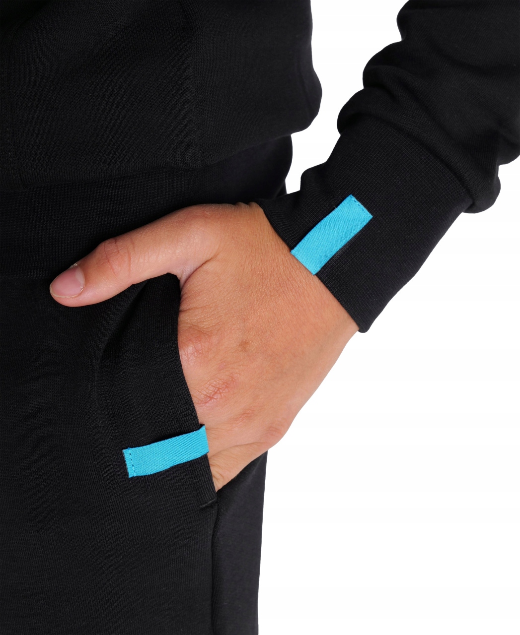 Funkcjonalna kieszeń typu kangur – Przechowywanie drobiazgów