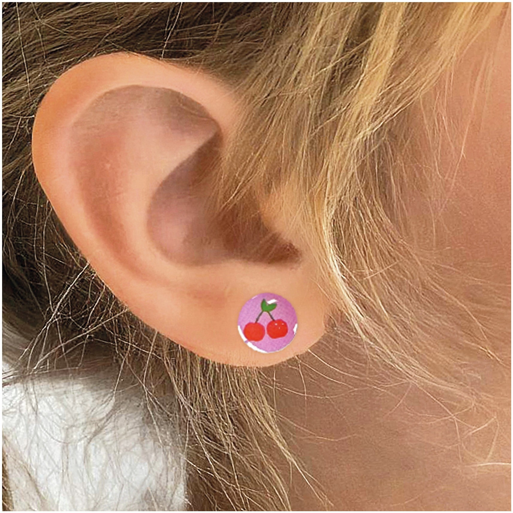 Samoprzylepny design – Łatwe w użyciu kolczyki