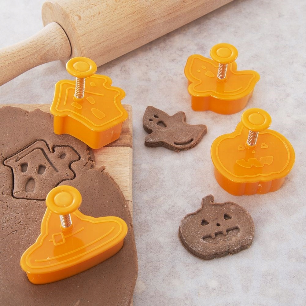 Decorative patterns with a plunger – create unique shapes