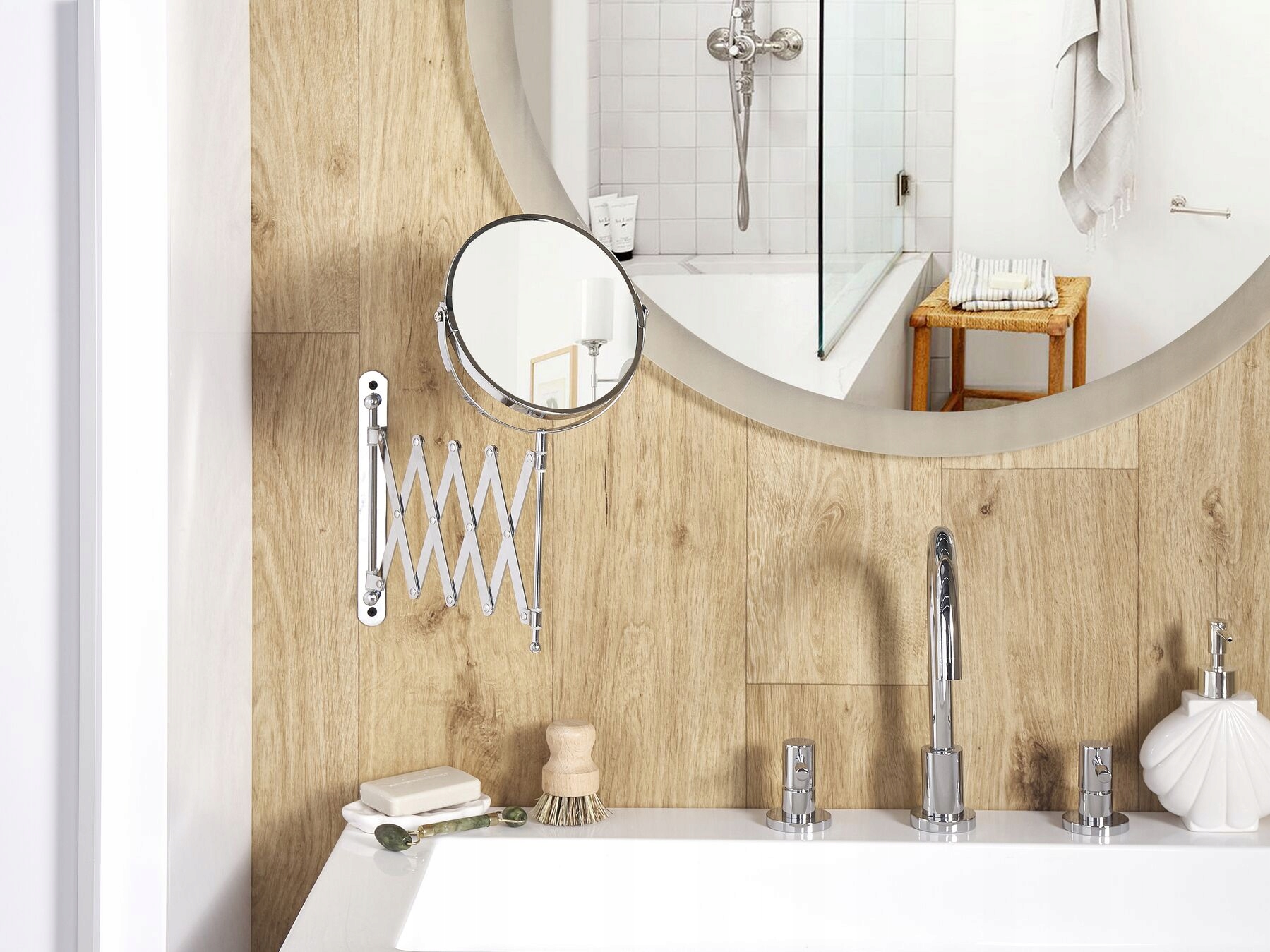 Kompaktowy design i ruchome ramię