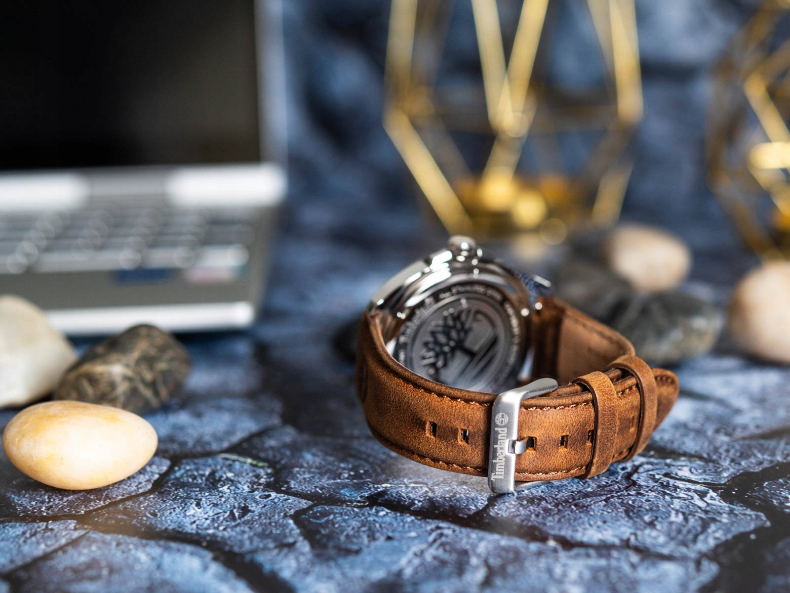 Wysokiej jakości materiały – stal nierdzewna i skóra naturalna