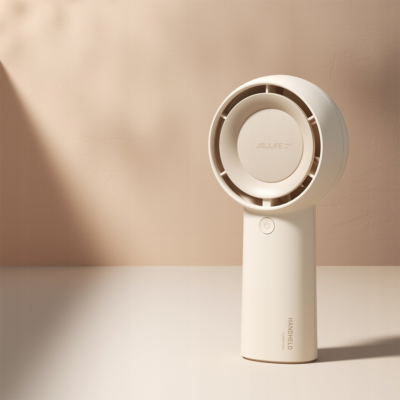 Kompaktowy i przenośny design – idealny na upalne dni