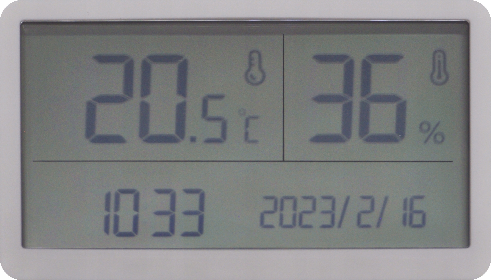 Czytelny ekran wyświetlający zmierzone wartości